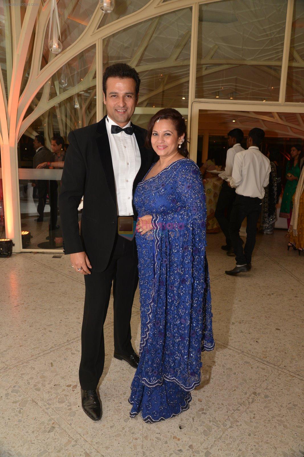 Rohit Roy, manasi Joshi Roy at Purbi Joshi Wedding in Mumbai on 8th Dec 2014