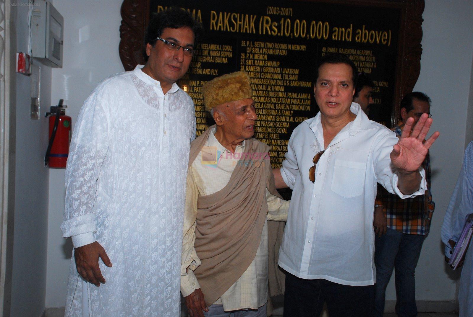Talat Aziz at Megha Jalota prayer meet in Isckon, Mumbai on 11th Dec 2014