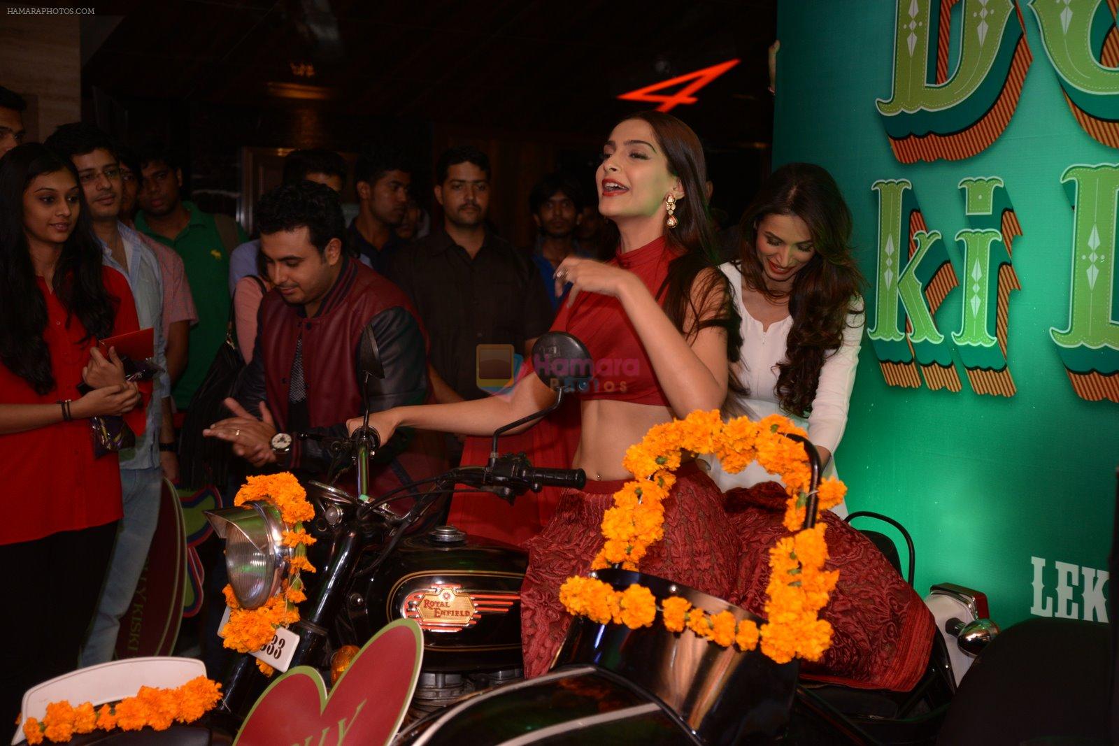 Malaika Arora Khan at Dolly Ki Doli trailor launch in Mumbai on 12th Dec 2014