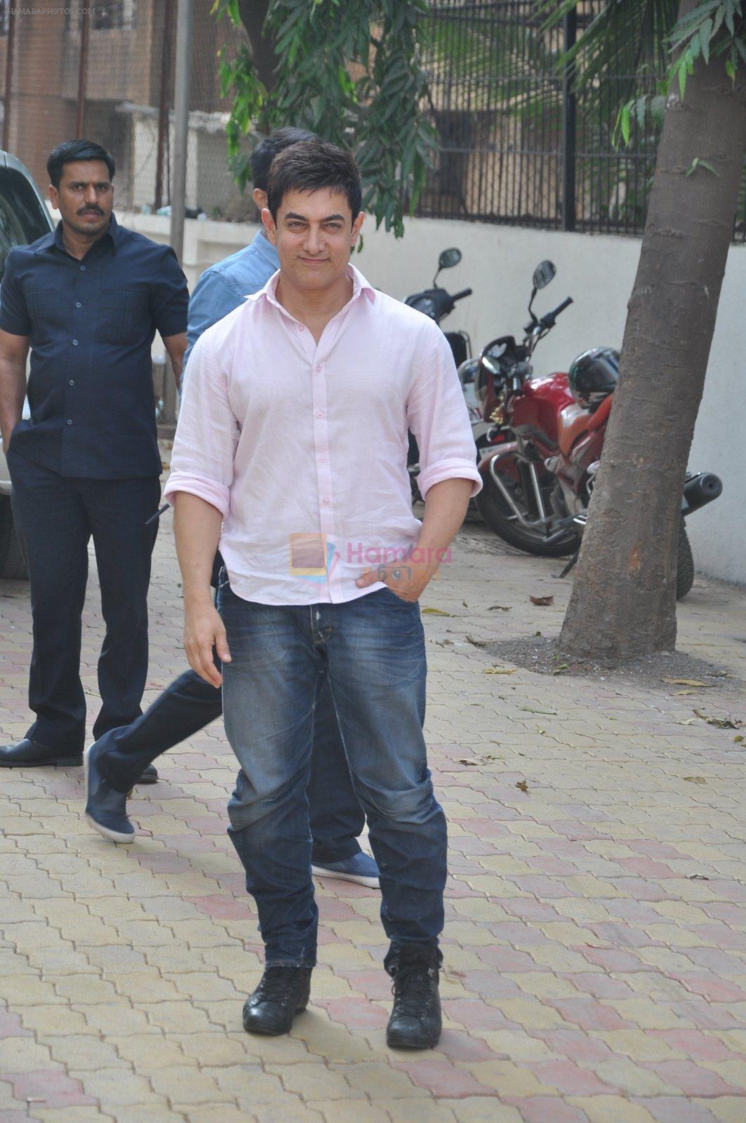 Aamir Khan at PK game launch in Reliance Digital, Mumbai on 12th Dec 2014