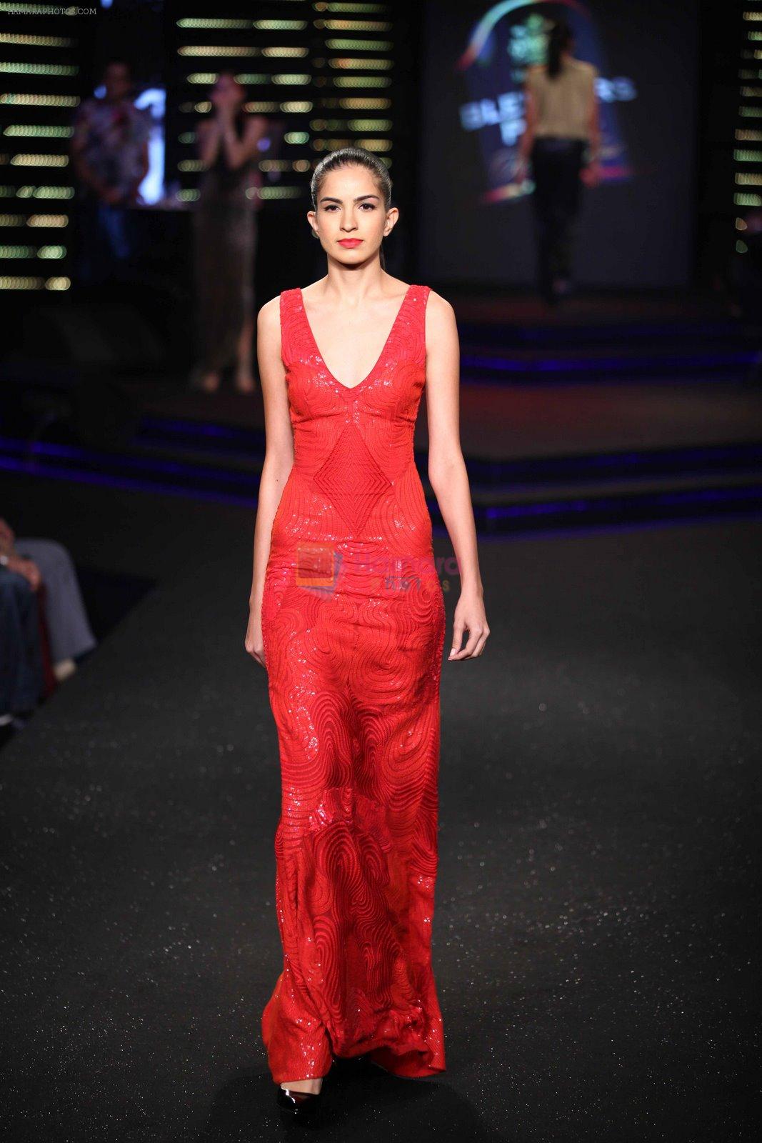 Model walks for Namrata Joshipura at Blenders Pride Fashion Show Kolkata on 14th Dec 2014