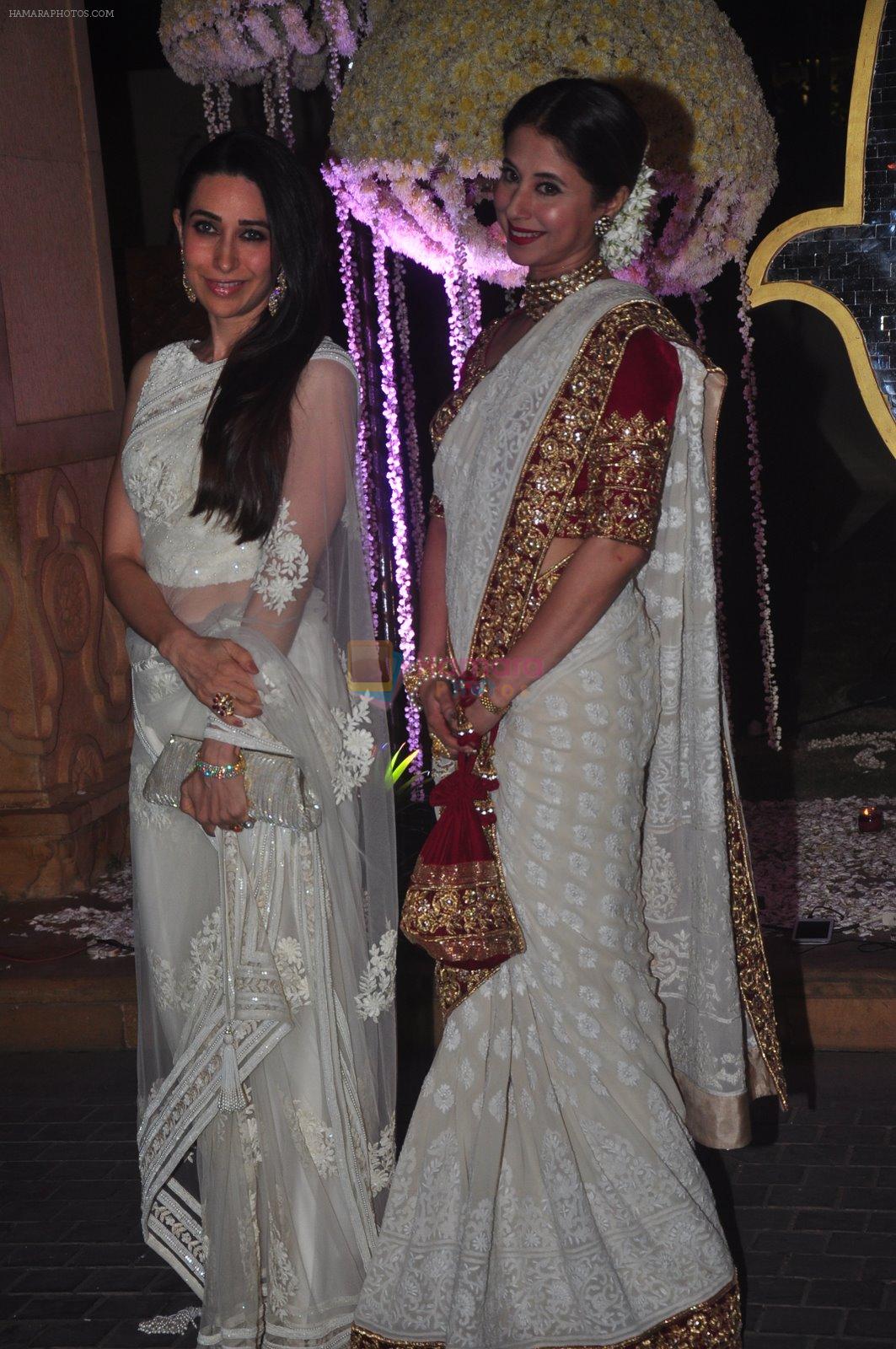Karisma Kapoor, Urmila Matondkar at Riddhi Malhotra & Tejas Talwalkar's wedding reception in J W Marriott, Mumbai on 15th Dec 2014