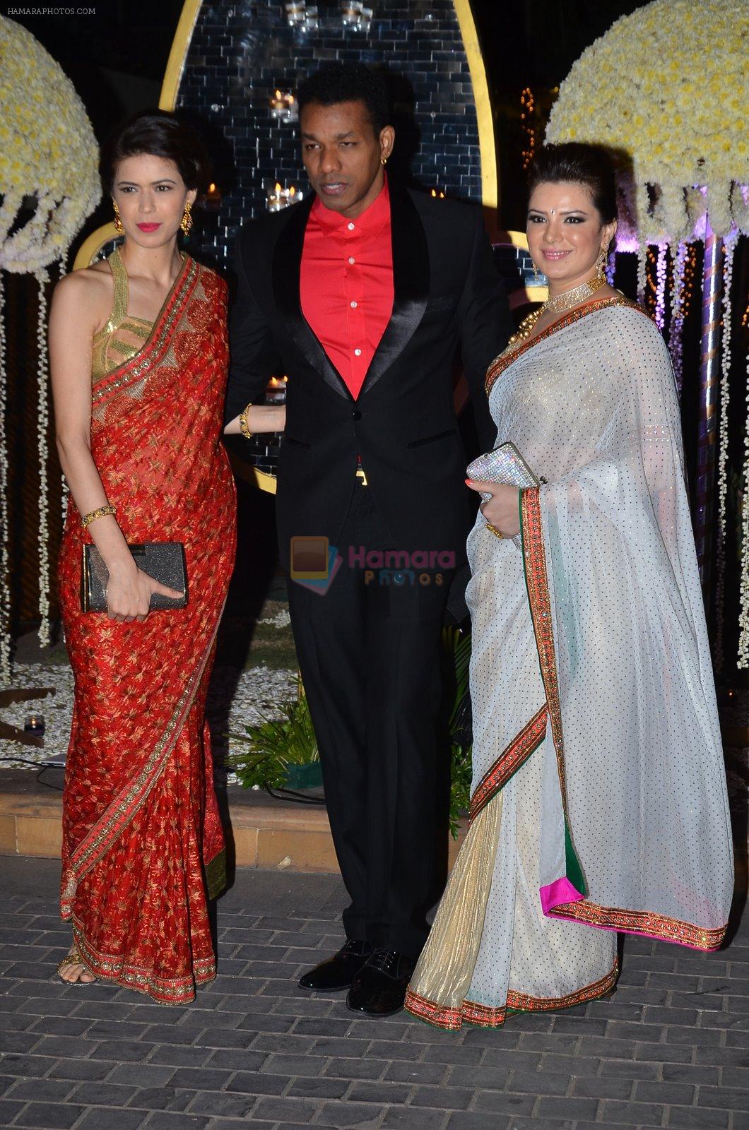 Sucheta Sharma, Harrison, Urvashi Sharma at Riddhi Malhotra & Tejas Talwalkar's wedding reception in J W Marriott, Mumbai on 15th Dec 2014