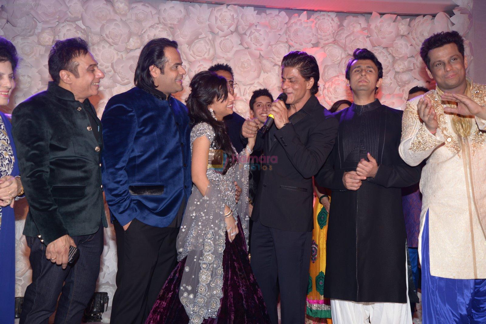 Shahrukh Khan, Sonu Nigam at Vikram Singh's Brother Uday Singh and Ali Morani's daughter Shirin's Sangeet Ceremony on 18th Dec 2014