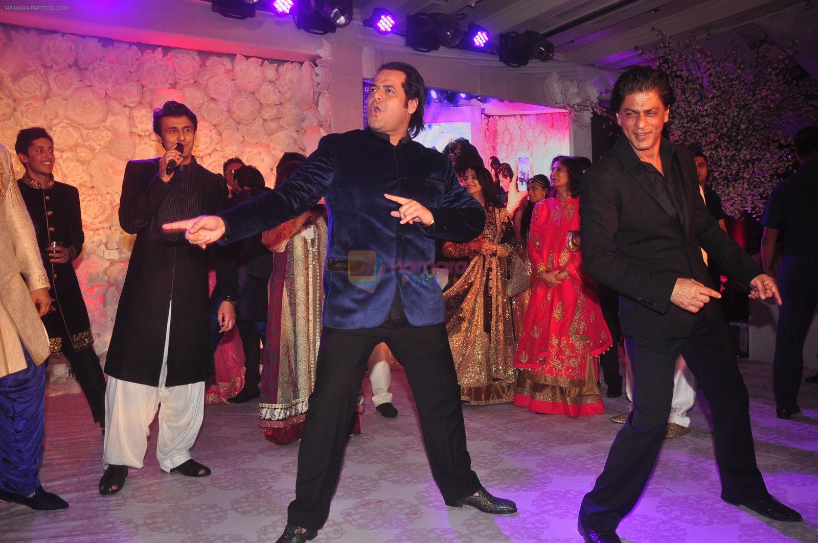 Shahrukh Khan at Vikram Singh's Brother Uday Singh and Ali Morani's daughter Shirin's Sangeet Ceremony on 18th Dec 2014