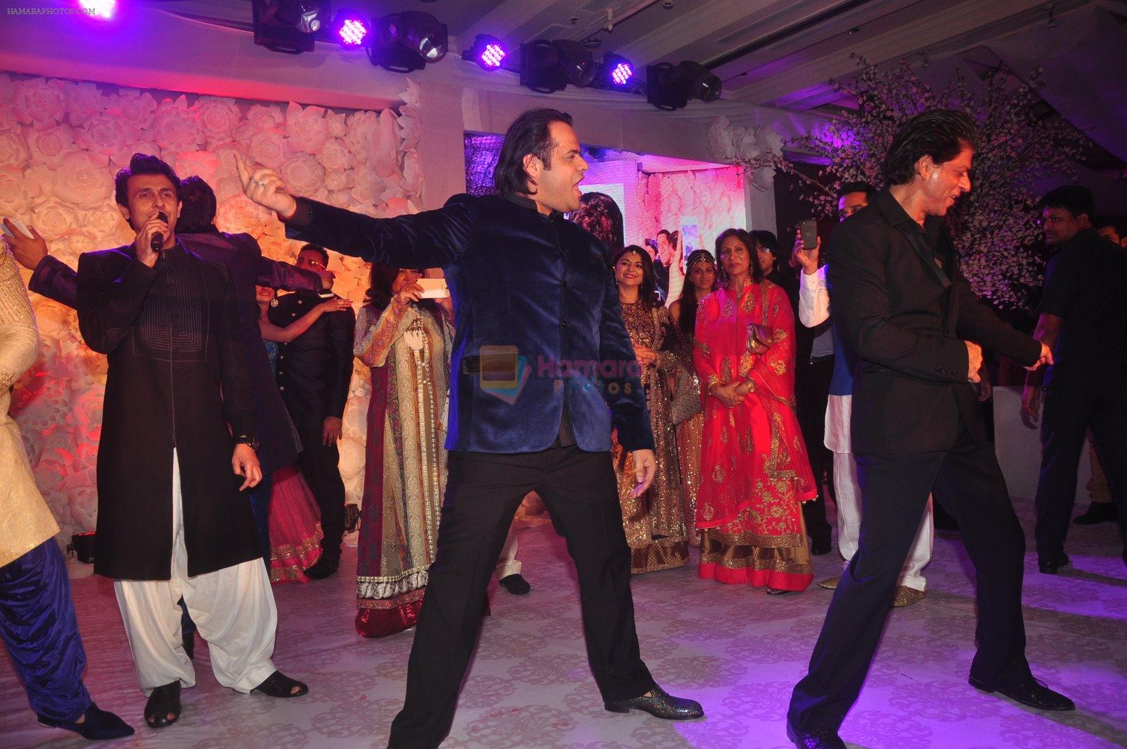 Shahrukh Khan at Vikram Singh's Brother Uday and Ali Morani�s daughter Shirin�s Sangeet Ceremony on 18th Dec 2014