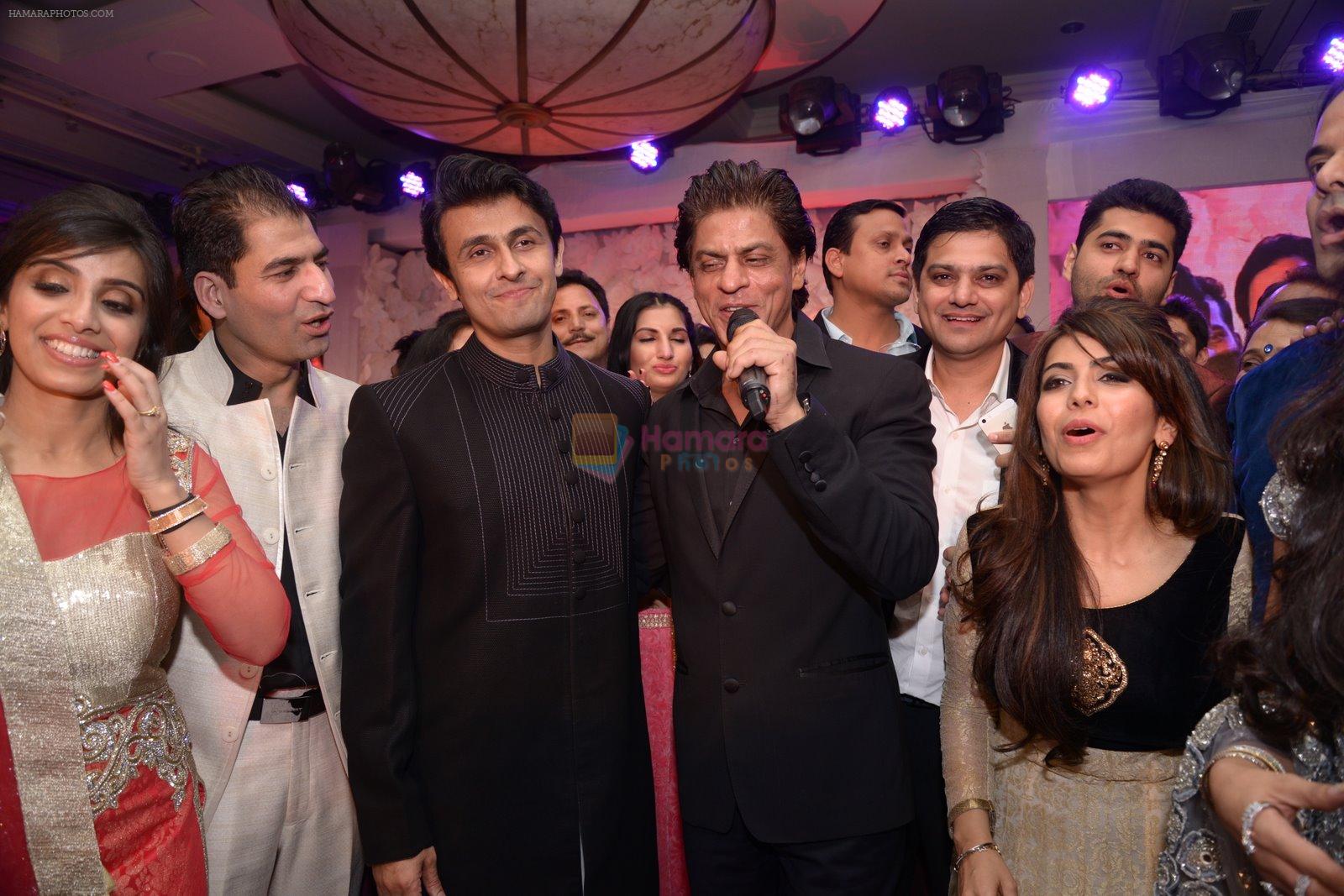 Shahrukh Khan, Sonu Nigam at Vikram Singh's Brother Uday and Ali Morani�s daughter Shirin�s Sangeet Ceremony on 18th Dec 2014