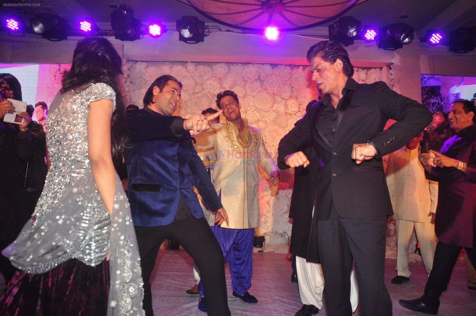 Shahrukh Khan at Vikram Singh's Brother Uday Singh and Ali Morani's daughter Shirin's Sangeet Ceremony on 18th Dec 2014