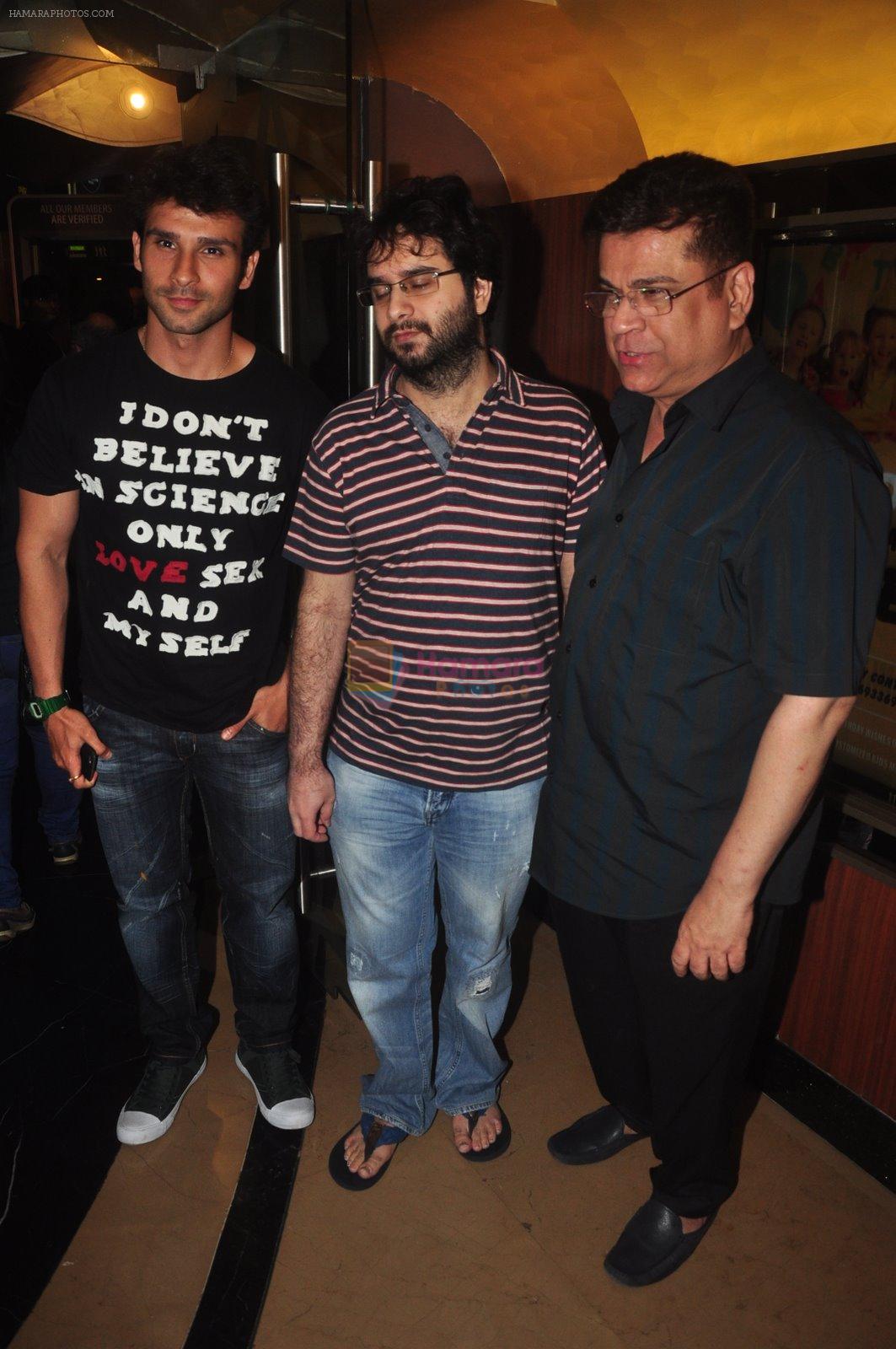 Girish Kumar, Kumar Taurani at PK screening in Mumbai on 19th Dec 2014