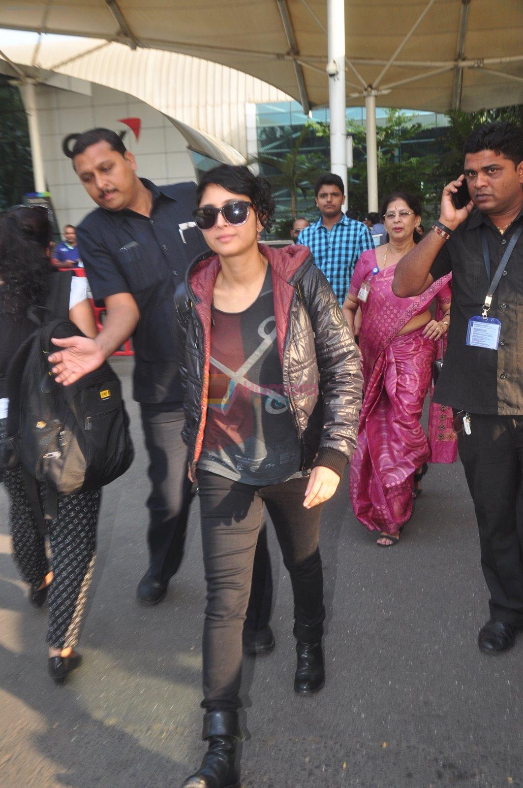Kiran Rao snapped at airport in Mumbai on 20th Dec 2014