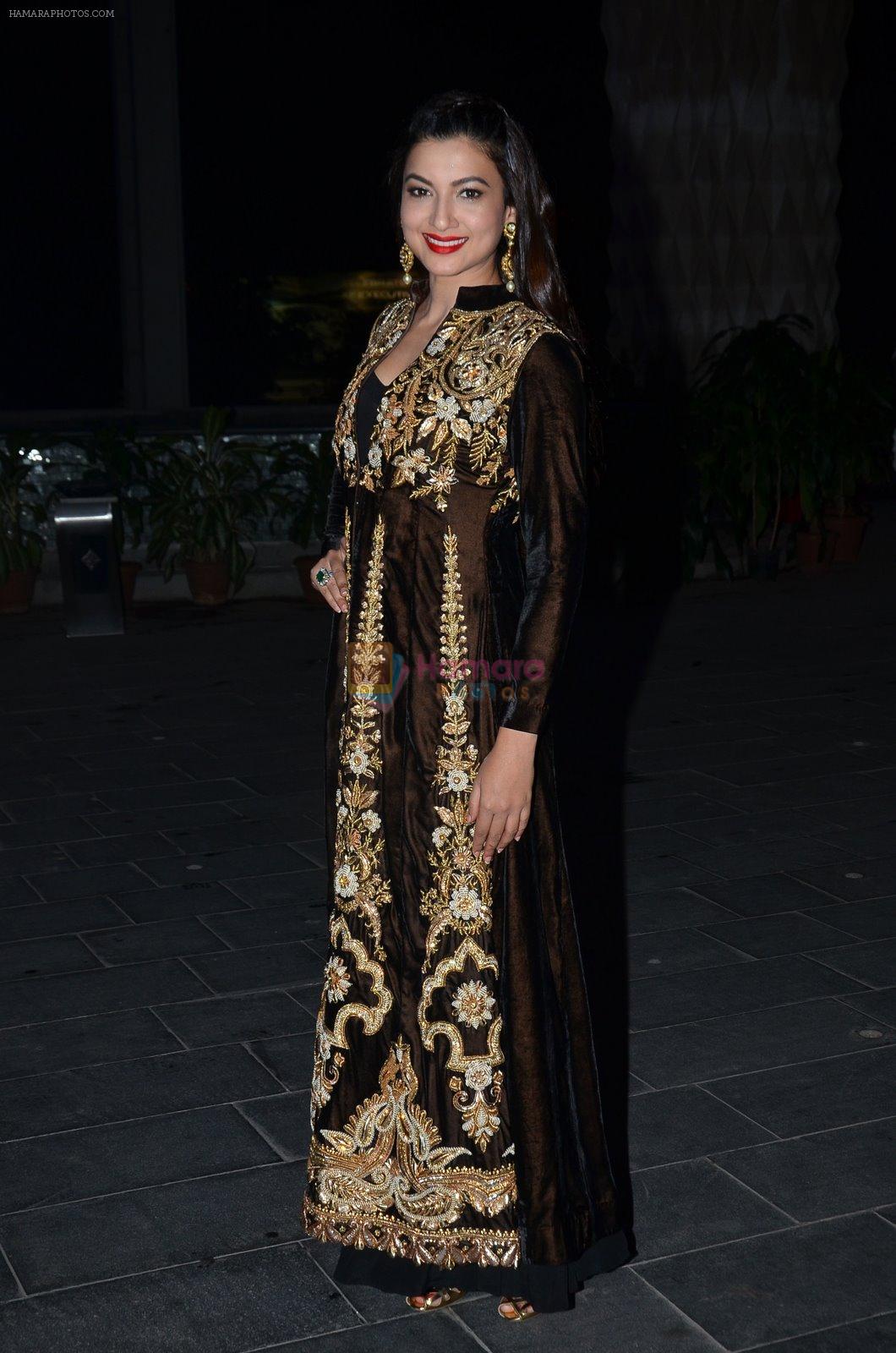 Gauhar Khan at Shirin Morani's wedding reception in Sahara Star, Mumbai on 21st Dec 2014