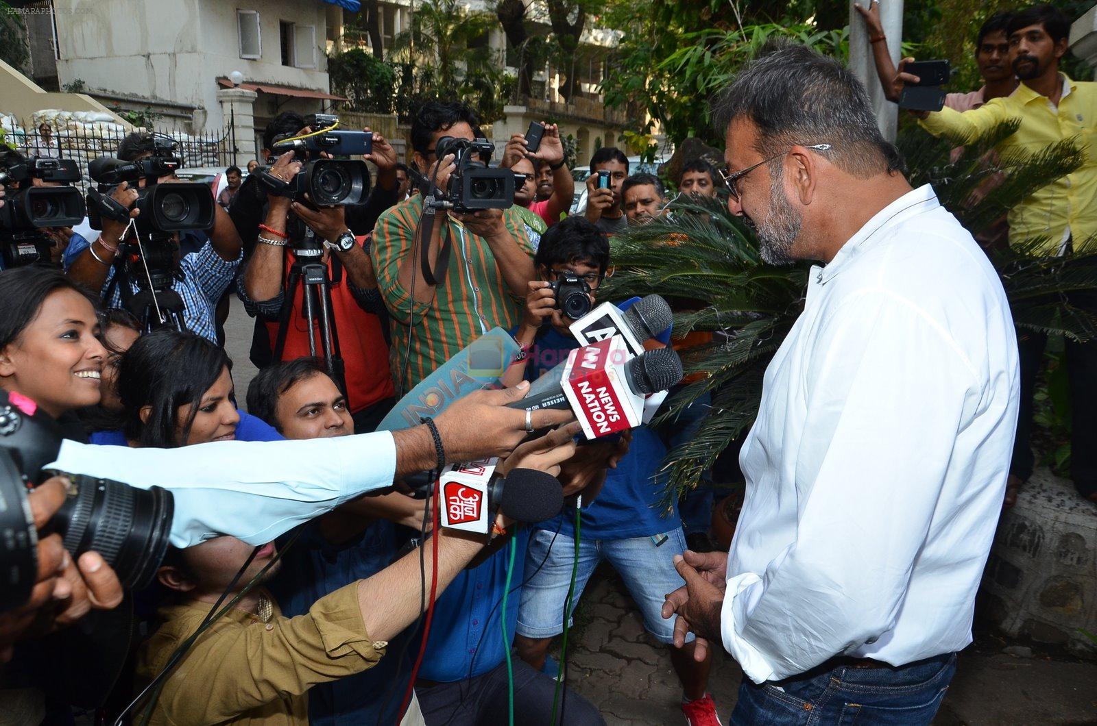 Sanjay Dutt back home for few days in Mumbai on 23rd Dec 2014