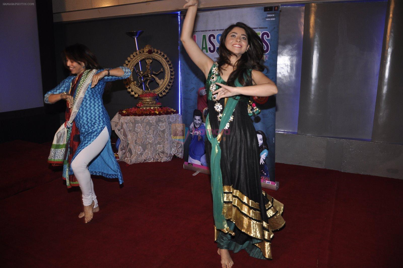 Sonalee Kulkarni promotes classmates in Mumbai on 24th Dec 2014