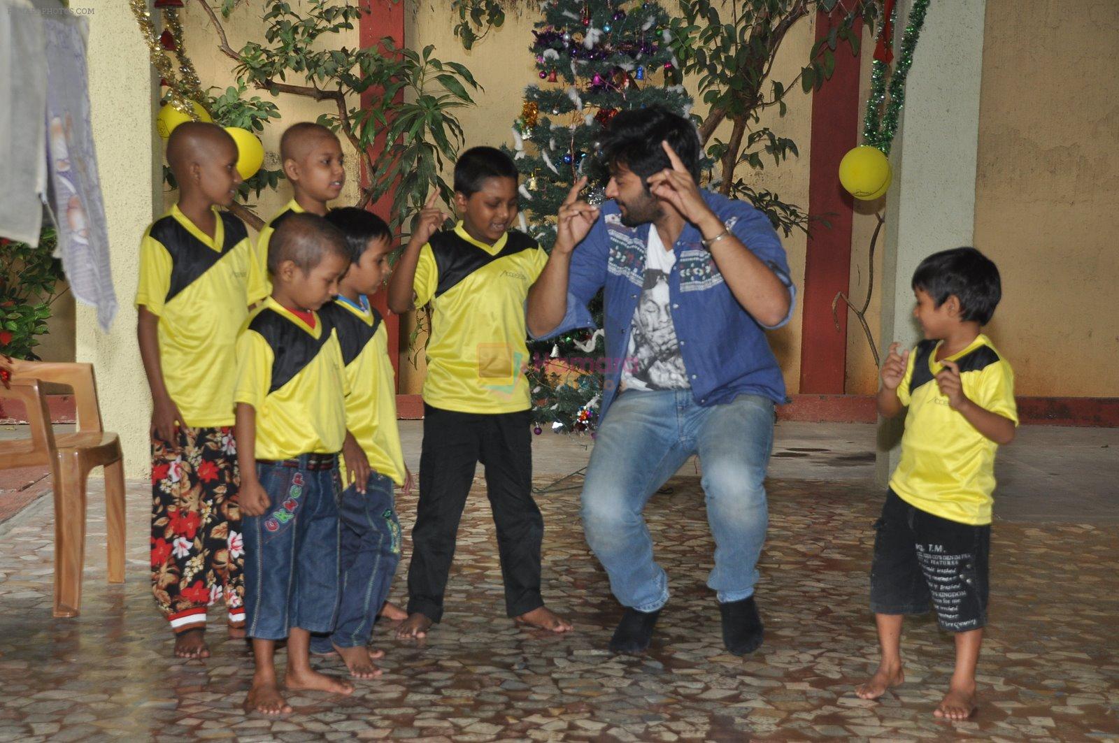 Ali Fazal visits ngo in Chembur on 24th Dec 2014