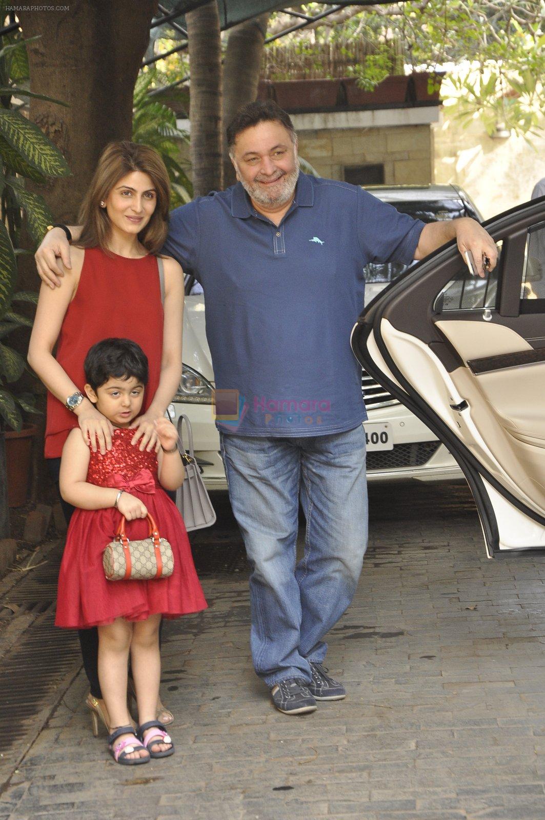 Riddhima Kapoor, Rishi kapoor at The Kapoors Christman Lunch Get-together  in Mumbai on 25th Dec 2014