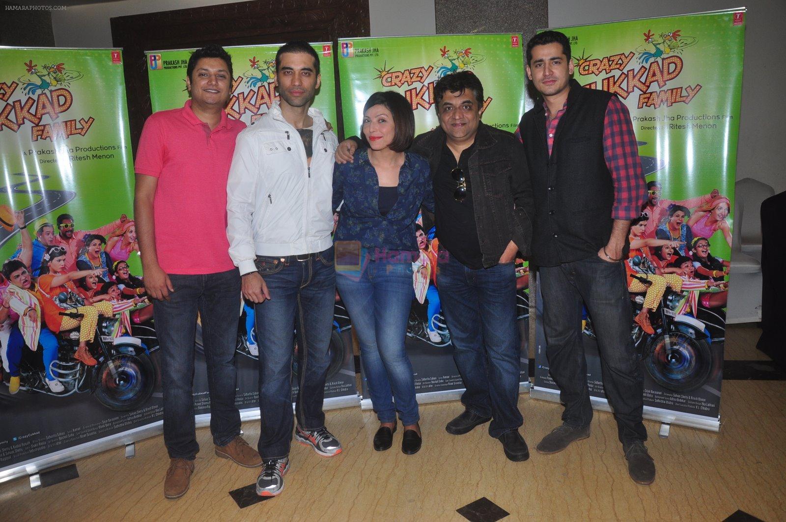 Ritesh Menon, Kushal Punjabi, Swanand Kirkire, Shilpa Shukla, Siddharth Sharma at Crazy Kukkad Family promotions in Mumbai on 26th Dec 2014