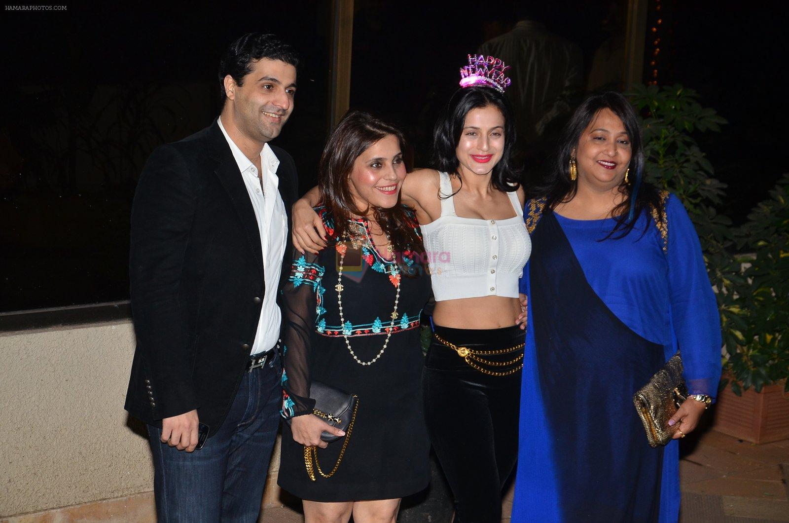 Ameesha Patel at Sanjay Dutt's New Year Bash in Mumbai on 31st Dec 2014
