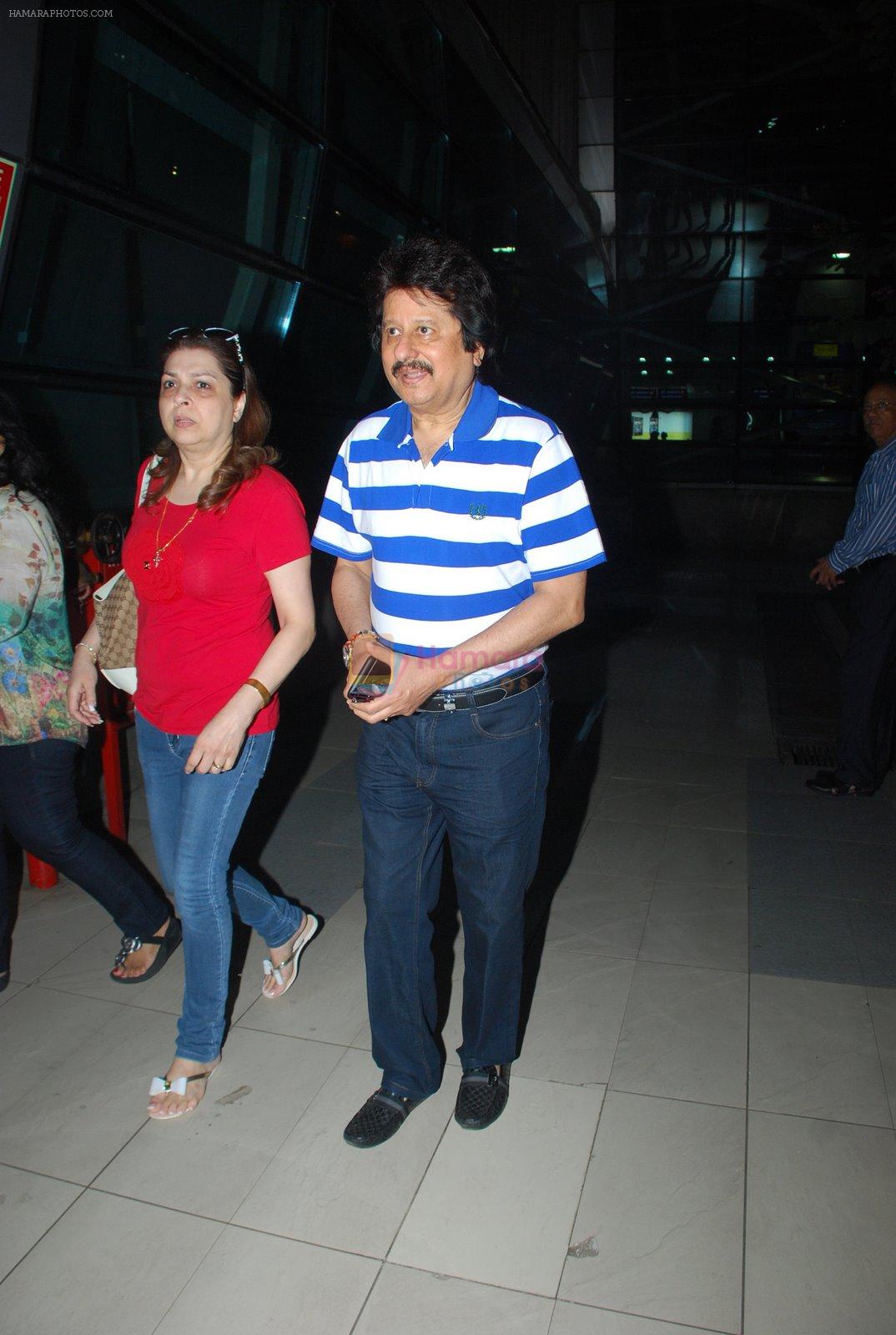Pankaj Udhas snapped at airport in Mumbai on 2nd Jan 2015