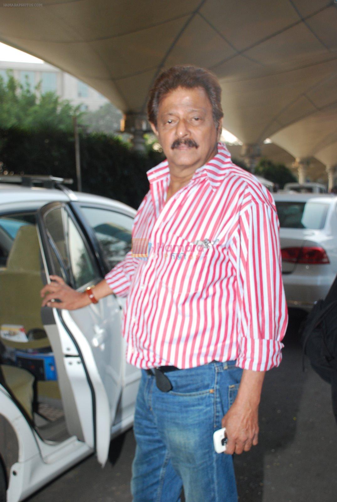snapped at airport in Mumbai on 2nd Jan 2015