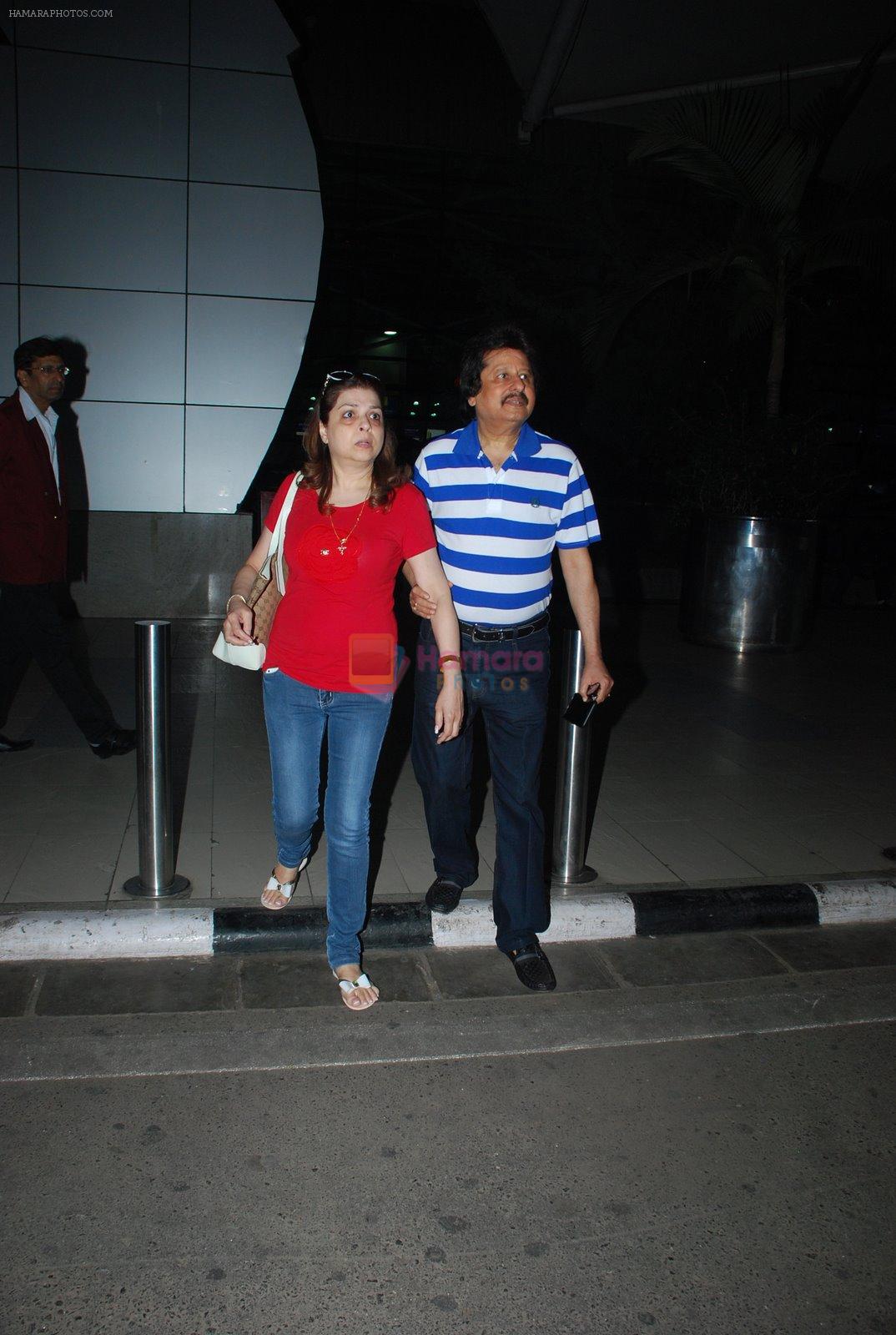 Pankaj Udhas snapped at airport in Mumbai on 2nd Jan 2015