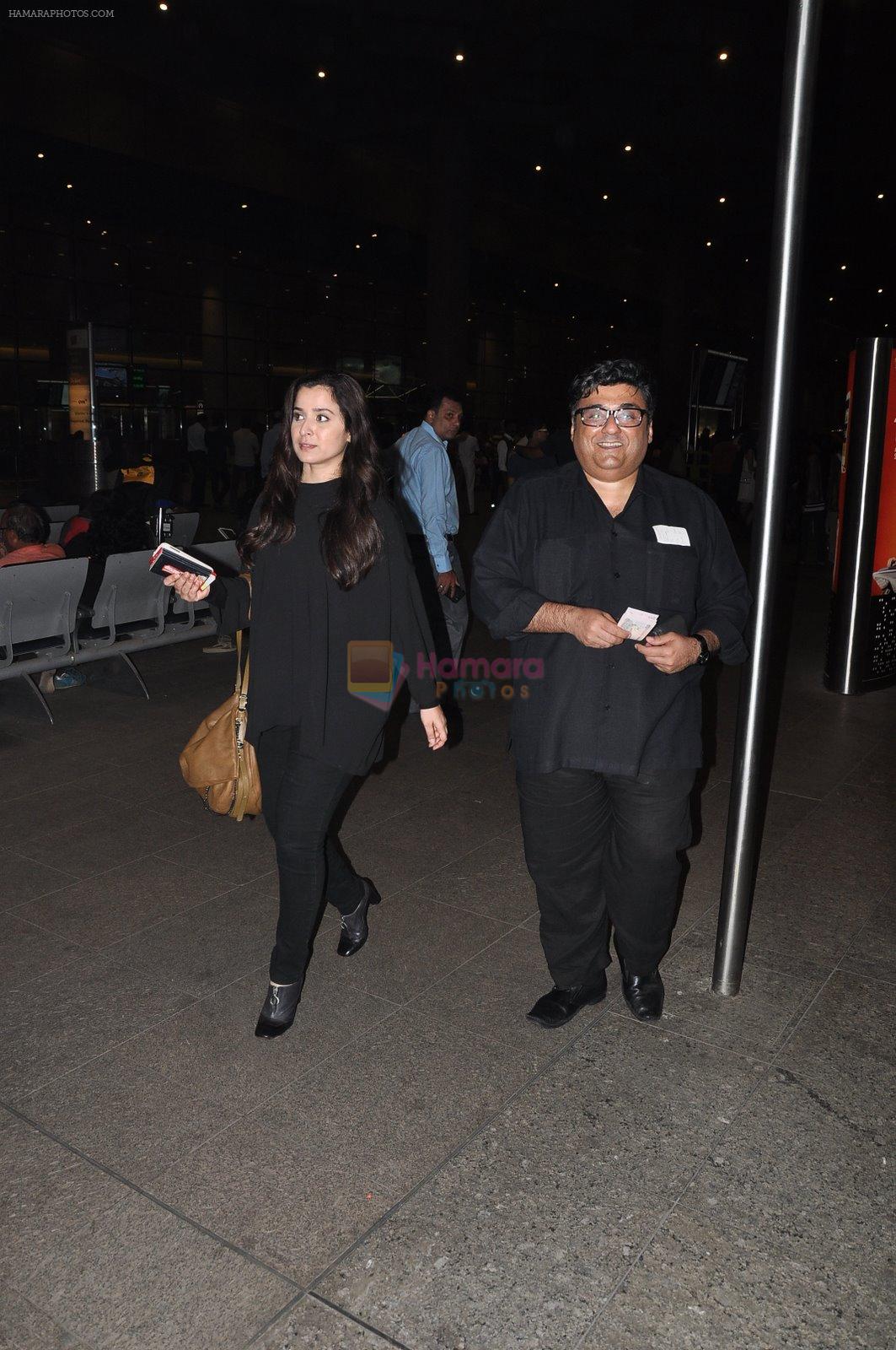 Simone Singh snapped at airport on 3rd Jan 2015