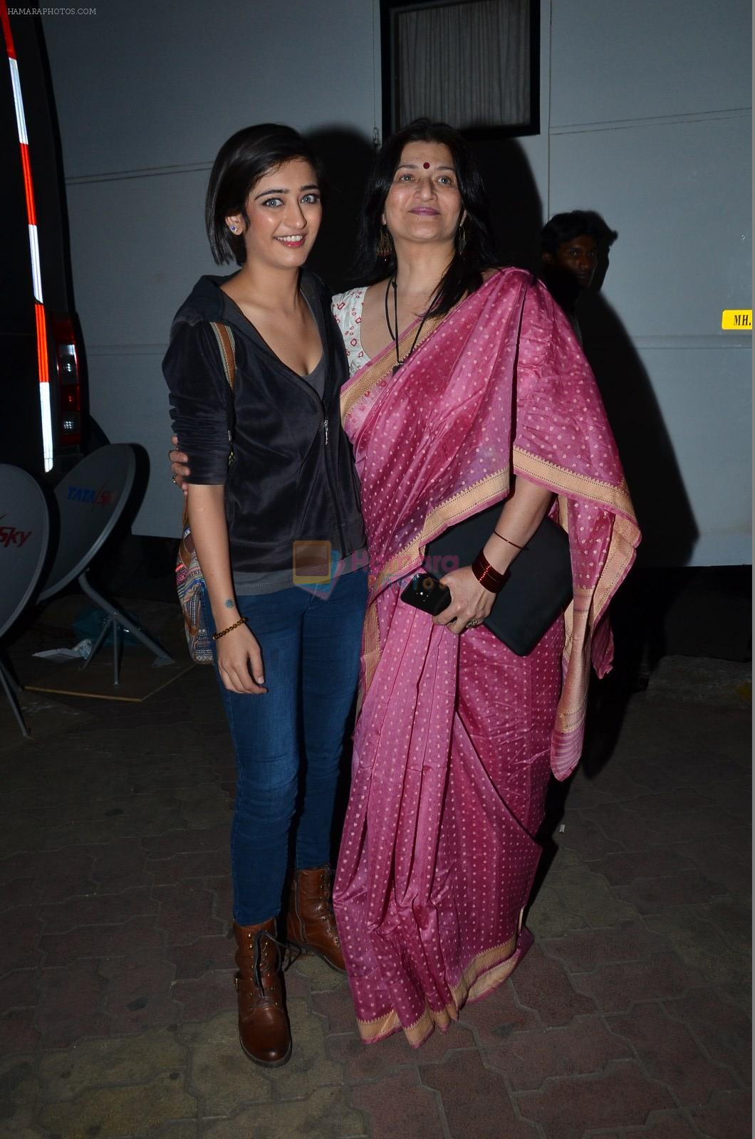 Sarika, Akshara Haasan at Shamitabh trailor launch in Mumbai on 6th Jan 2015