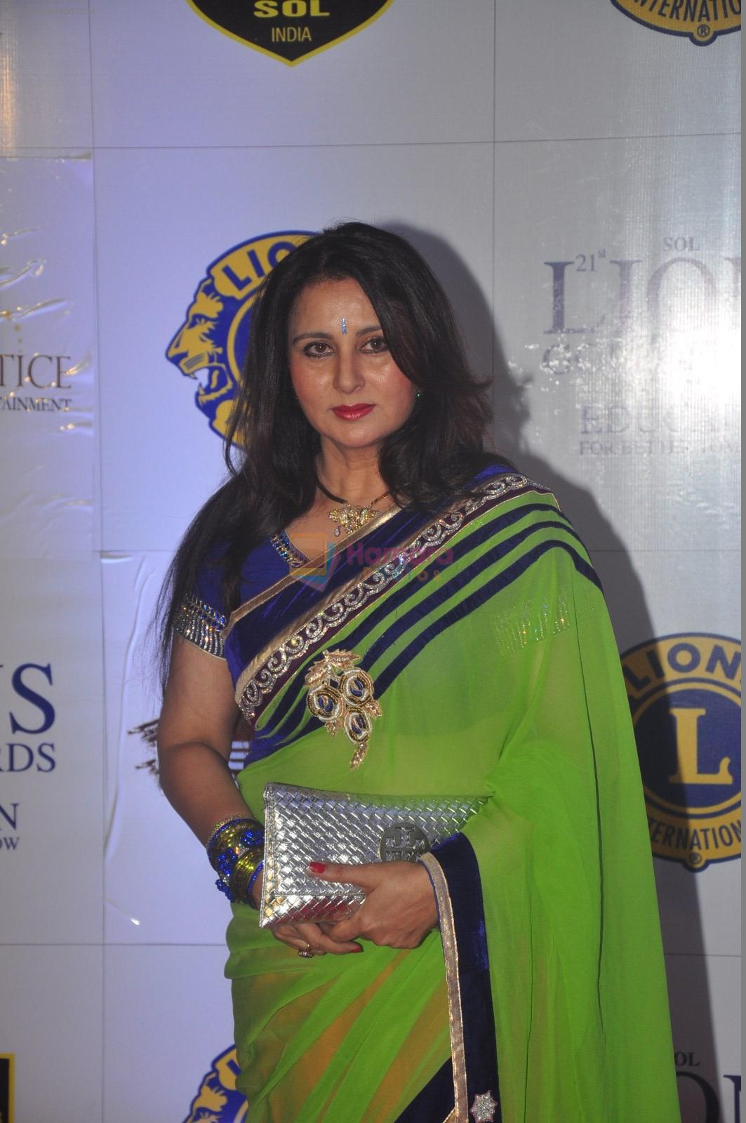 Poonam Dhillon at the 21st Lions Gold Awards 2015 in Mumbai on 6th Jan 2015