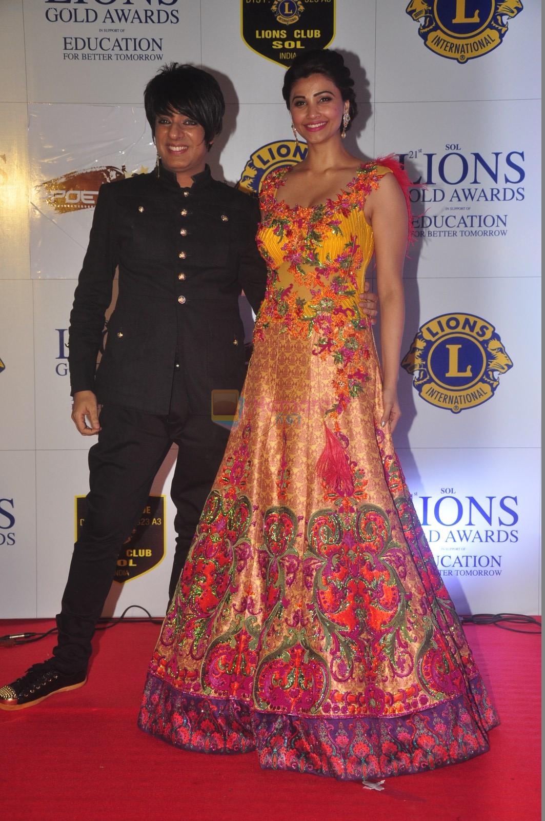 Rohit Verma, Daisy Shah at the 21st Lions Gold Awards 2015 in Mumbai on 6th Jan 2015