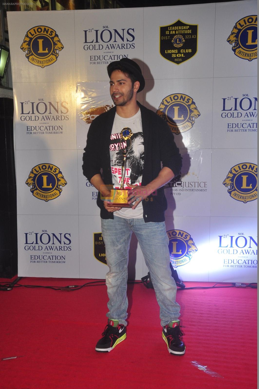 Varun Dhawan at the 21st Lions Gold Awards 2015 in Mumbai on 6th Jan 2015