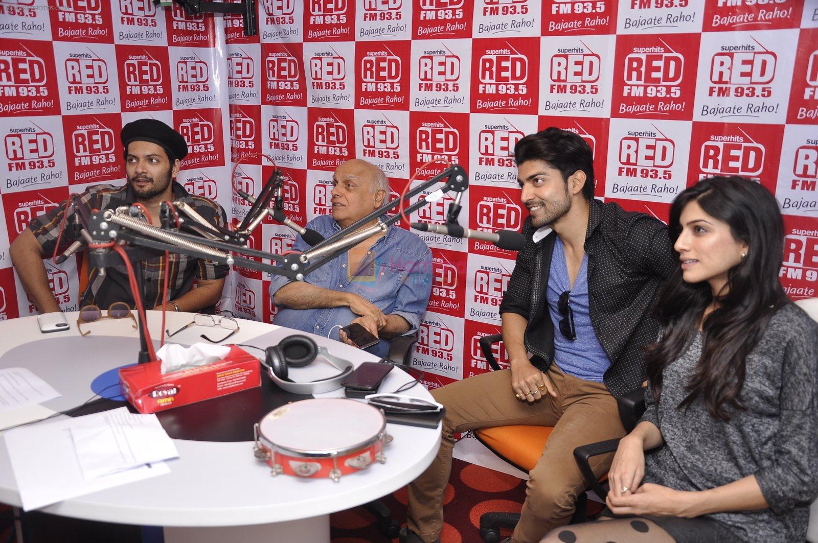Gurmeet Choudhary, Sapna Pabbi, Ali Fazal, Mahesh Bhatt promote Khamoshiyan at RED FM in Mumbai on 9th Jan 2015