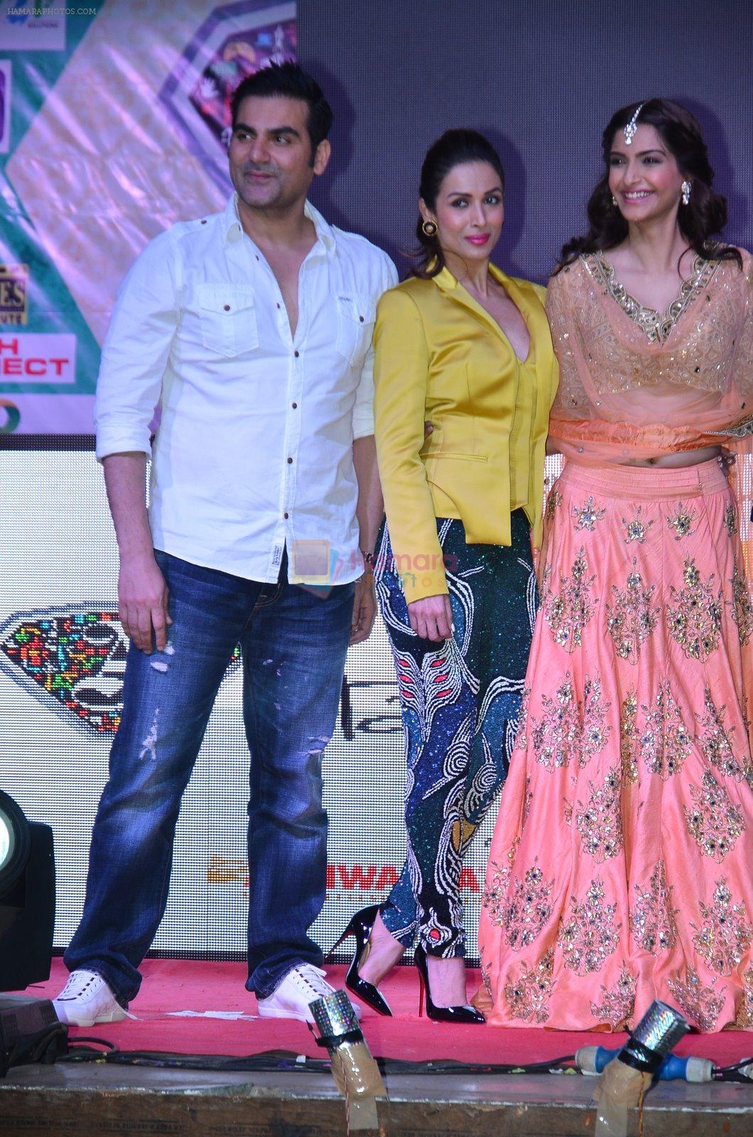 Sonam Kapoor, Malaika Arora Khan, Arbaaz Khan at Dolly Ki Doli promotions in Mumbai on 9th Jan 2015