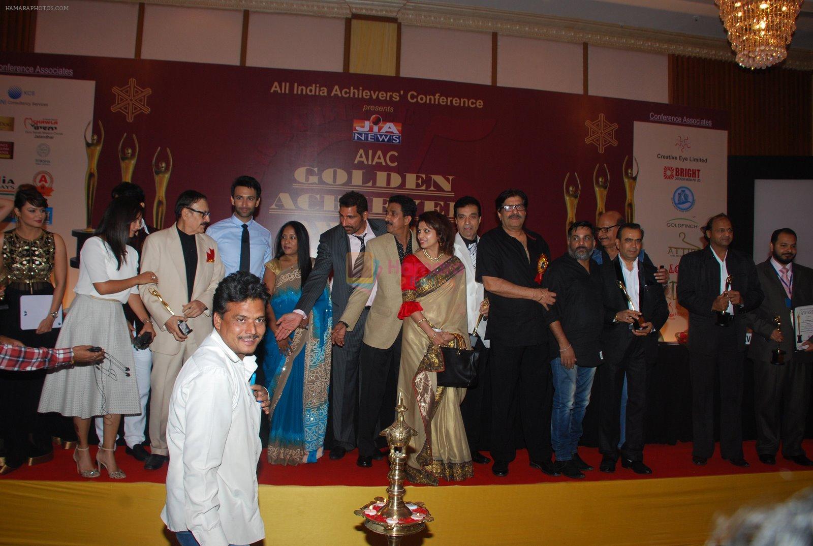 at Golden Achiever Awards in Juhu, Mumbai on 9th Jan 2015