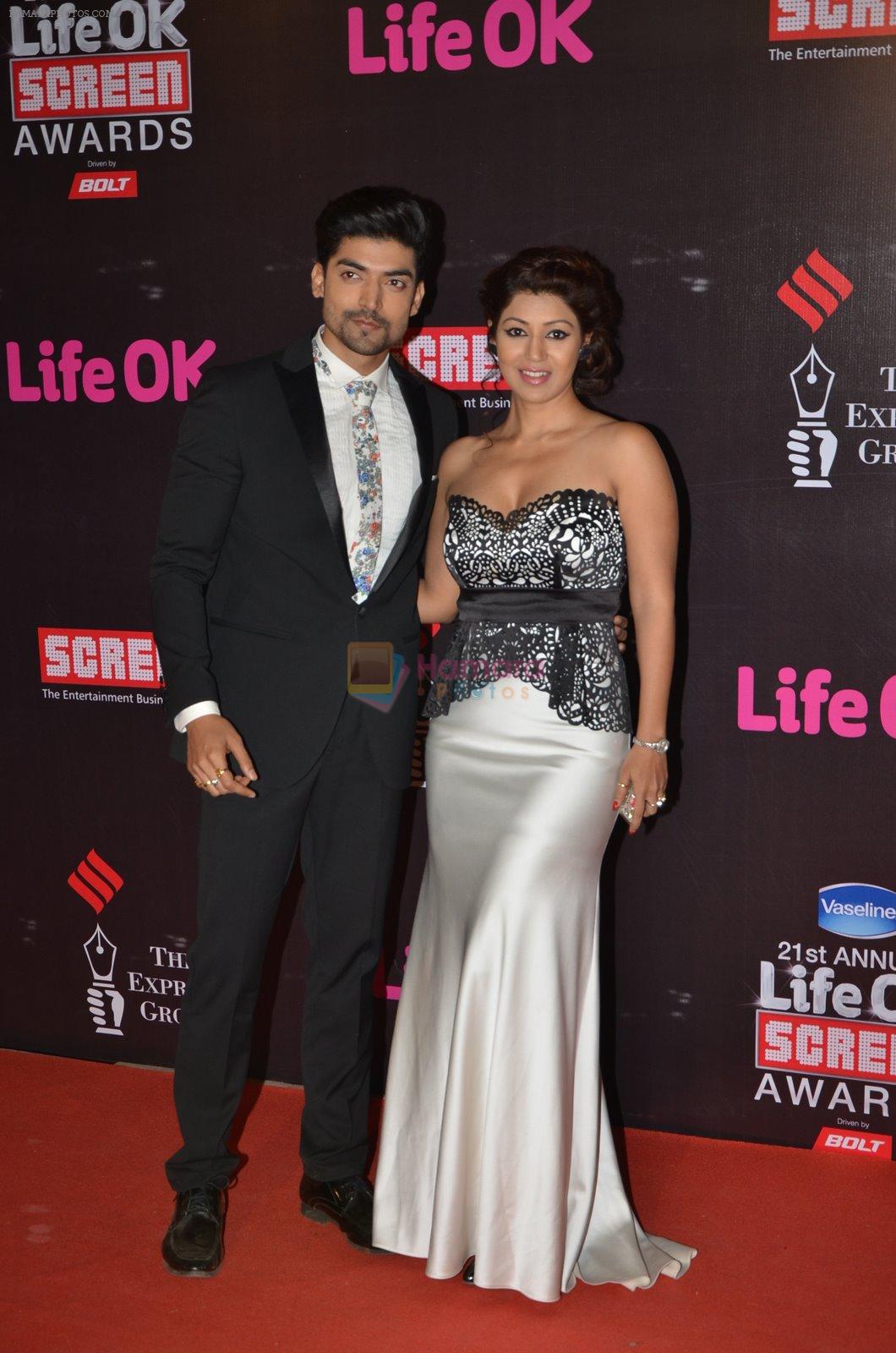 Gurmeet Chaudhary, Debina Bonerjee at Life Ok Screen Awards red carpet in Mumbai on 14th Jan 2015
