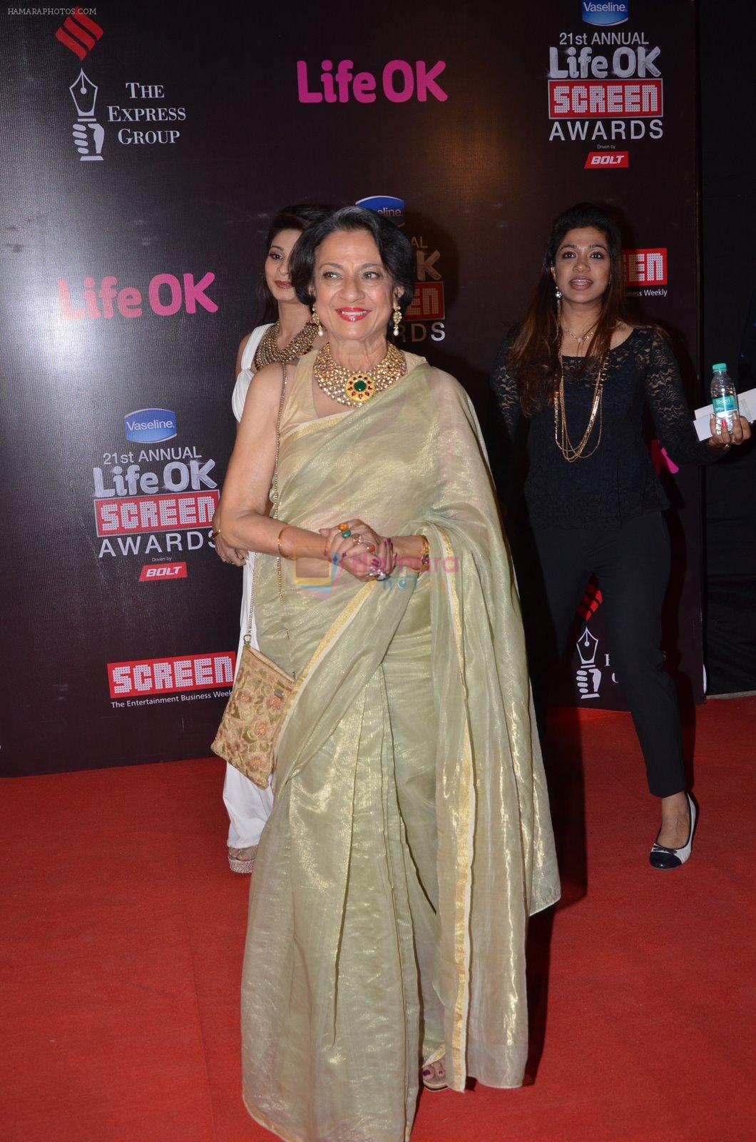 Tanuja at Life Ok Screen Awards red carpet in Mumbai on 14th Jan 2015