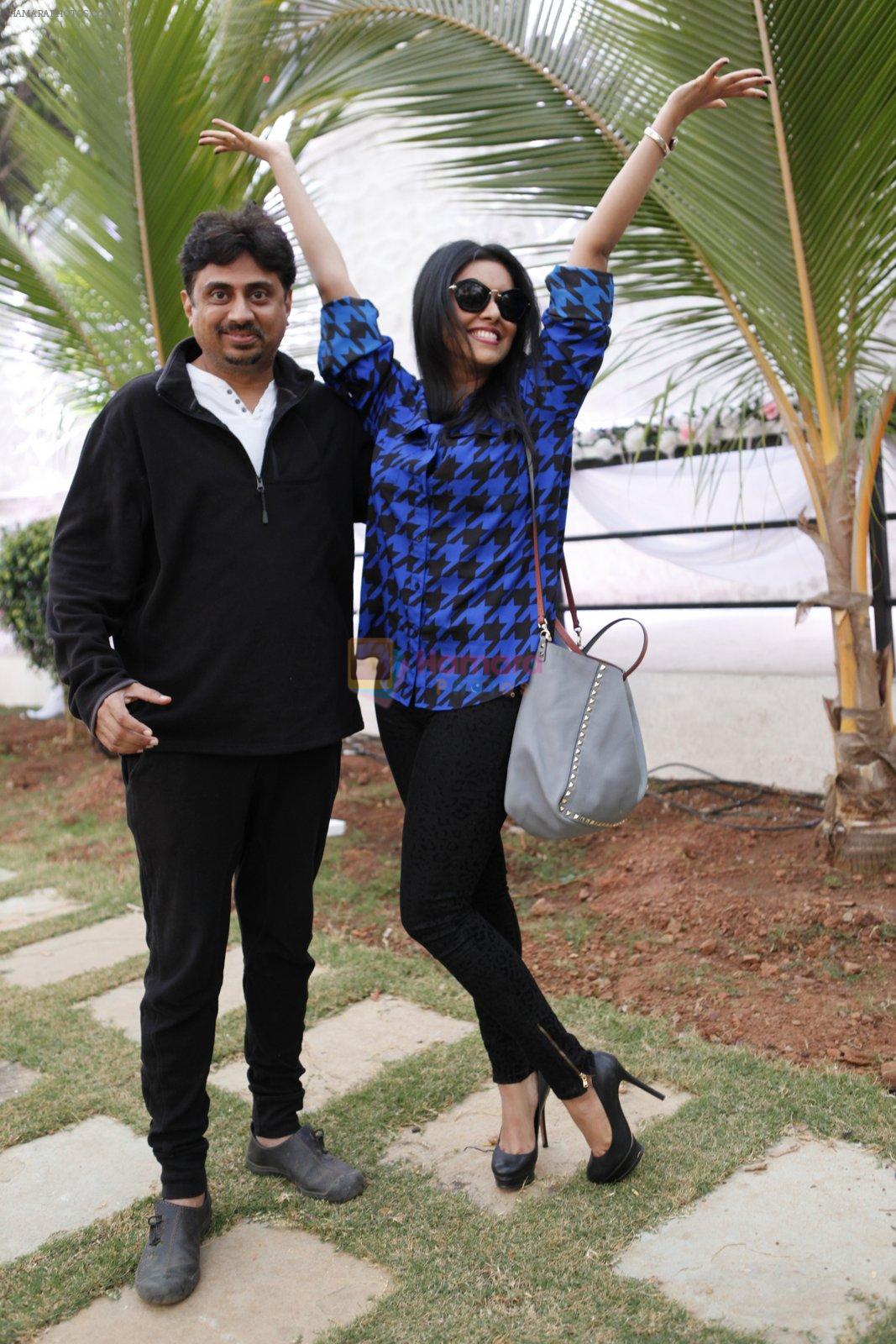 Asin Thottumkal snapped arriving for her movie song shoot in Mumbai on 17th Jan 2015