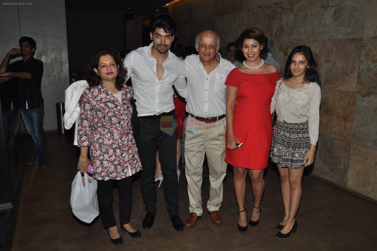 Mukesh Bhatt, Sakshi Bhatt, Debina Bonnerjee, Gurmeet Chaudhary at Gurmeet's screening in Lightbox, Mumbai on 18th Jan 2015