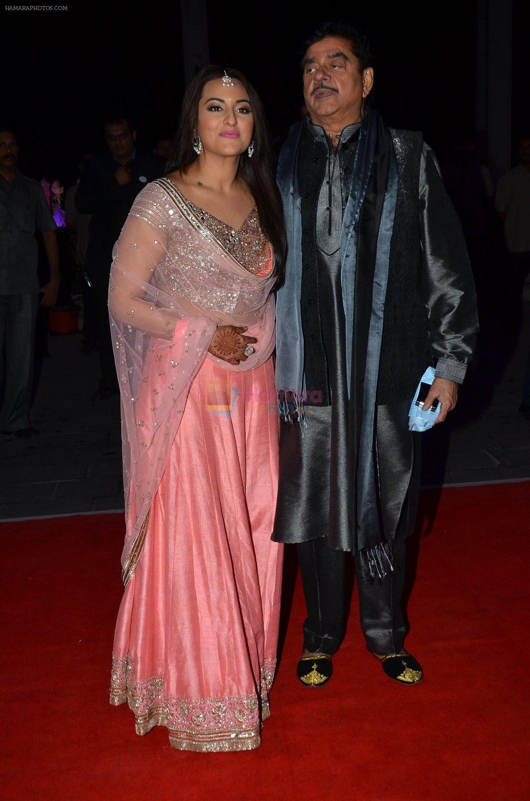 shatrughan sinha, Sonakshi Sinha at Kush Wedding Reception in Sahara Star, Mumbai on 19th Jan 2015