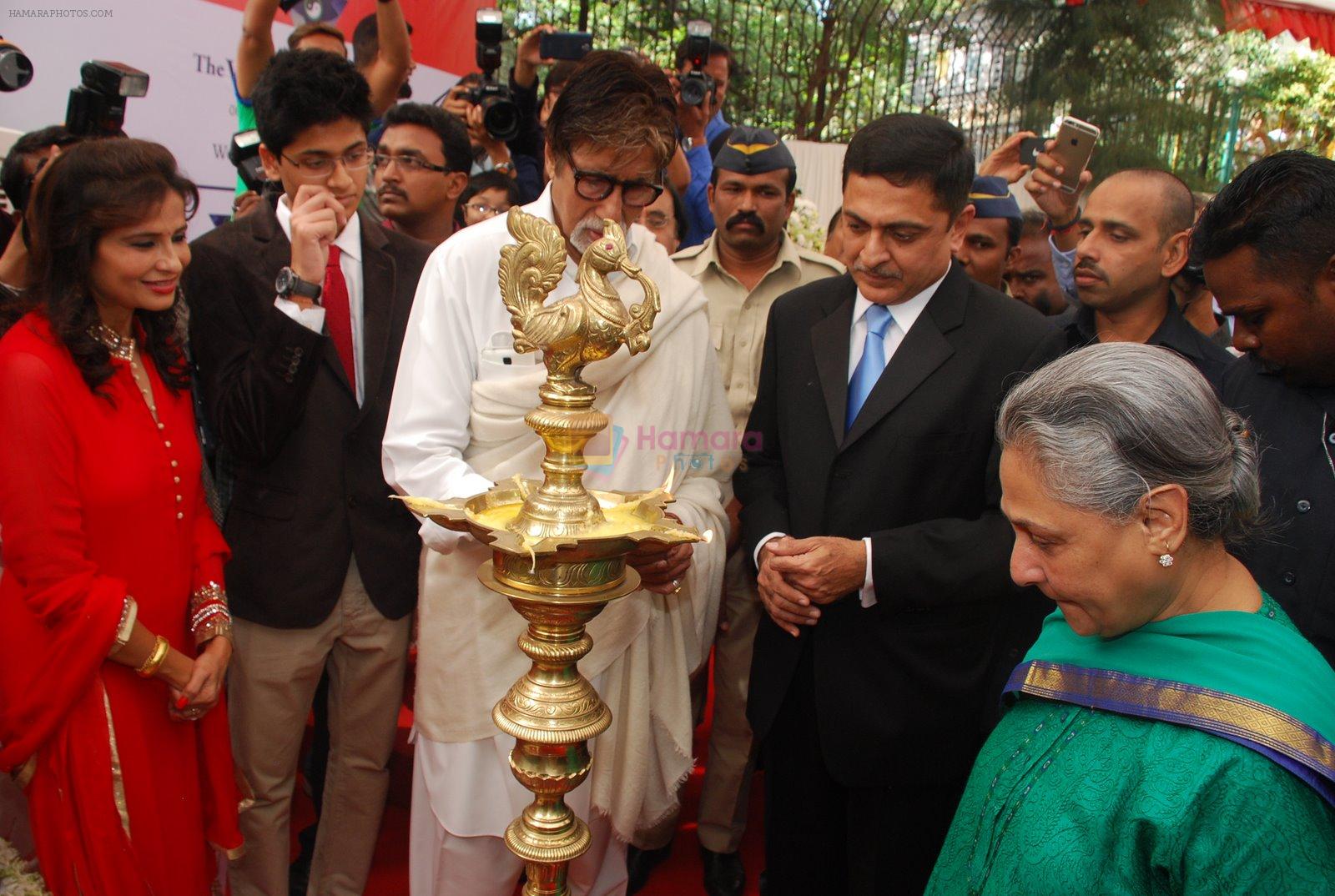 Amitabh Bachchan, Jaya Bachchan launch cataract new eye centre in Juhu, Mumbai on 21st Jan 2015
