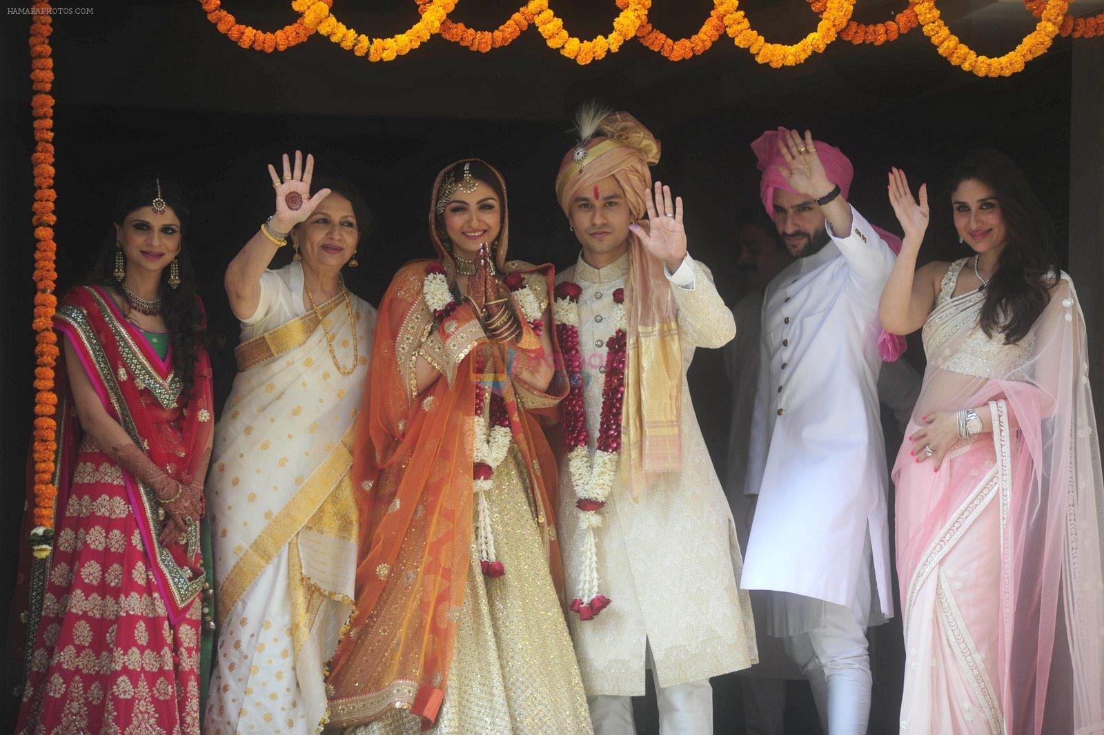 Sharmila Tagore, Kareena Kapoor, Saif Ali Khan at Soha Ali Khan and Kunal Khemu's wedding in Mumbai on 25th Jan 2015