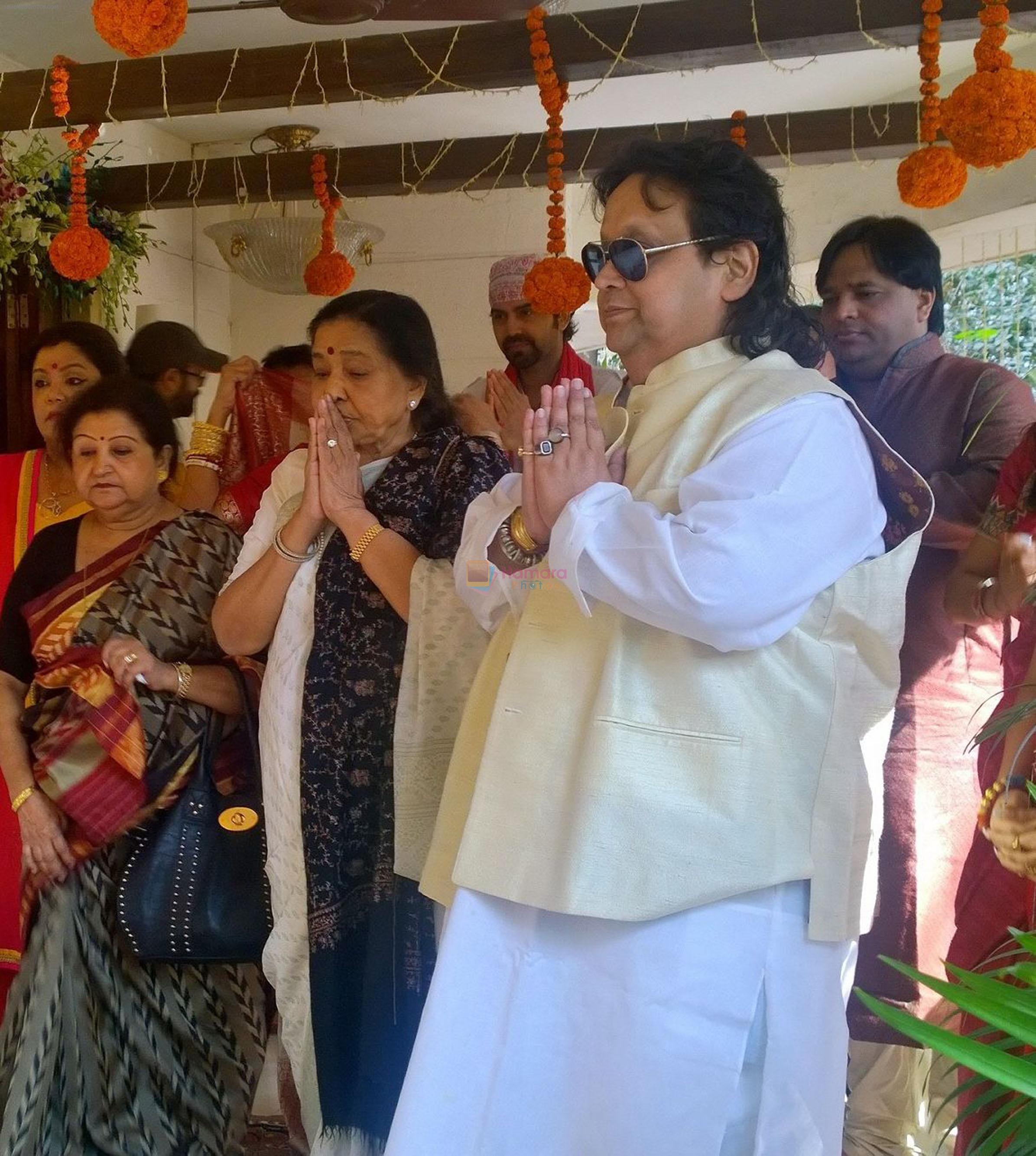 Asha Bhosle and Bappi Lahiri at Bappi Lahiri's Saraswati Puja