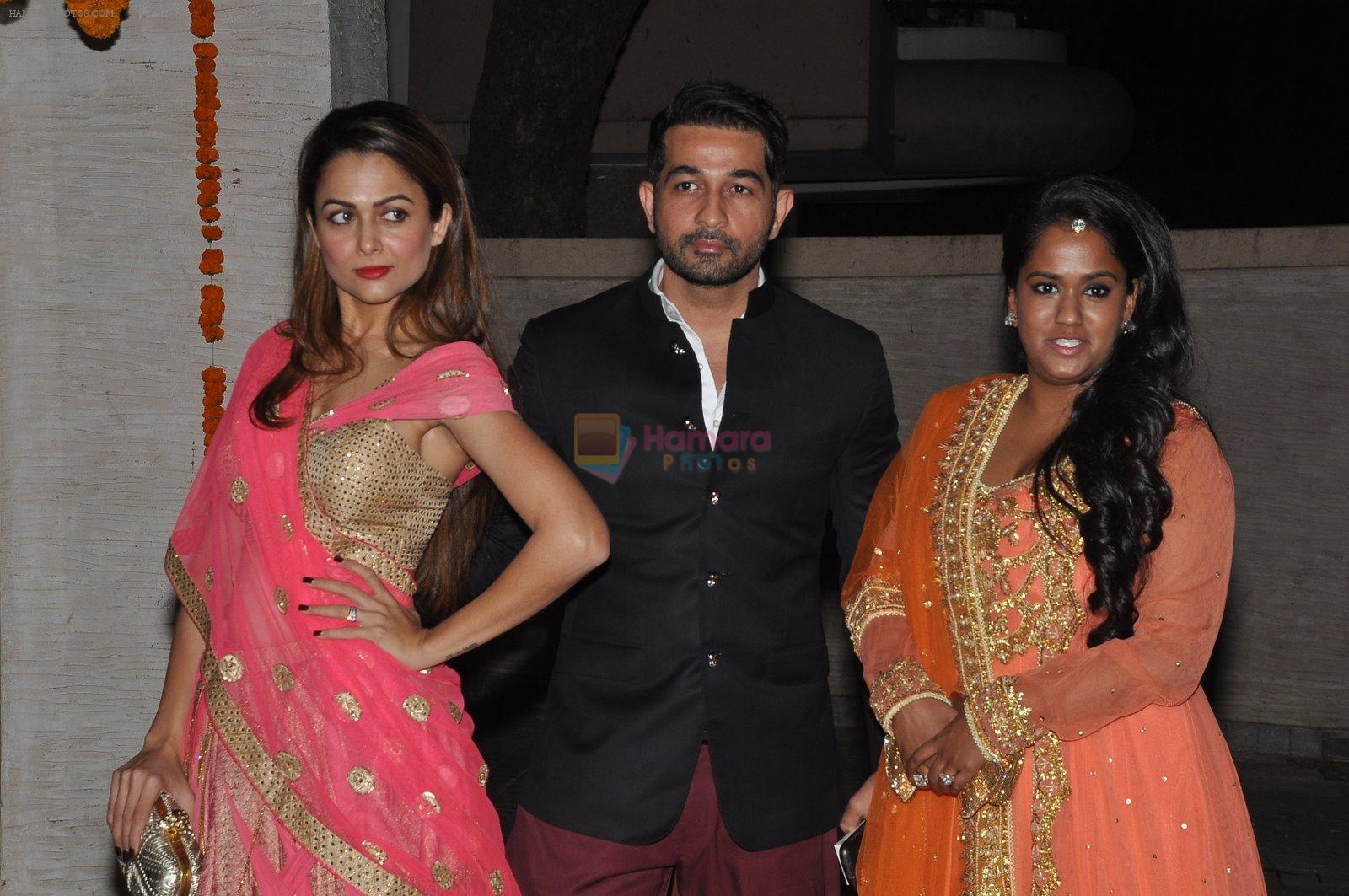 Amrita Arora, Arpita Khan at Soha Ali Khan and Kunal Khemu's wedding Reception in Mumbai on 25th Jan 2015