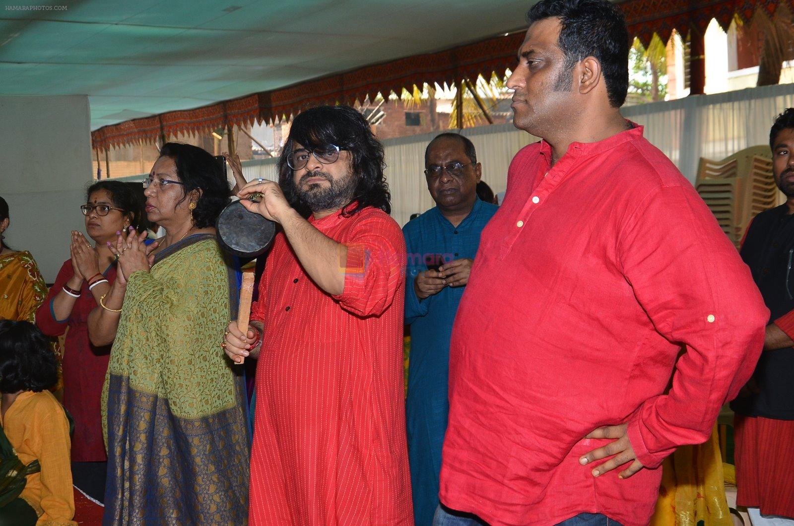 Pritam Chakraborty at Anurag Basu's saraswati pooja in Mumbai on 25th Jan 2015