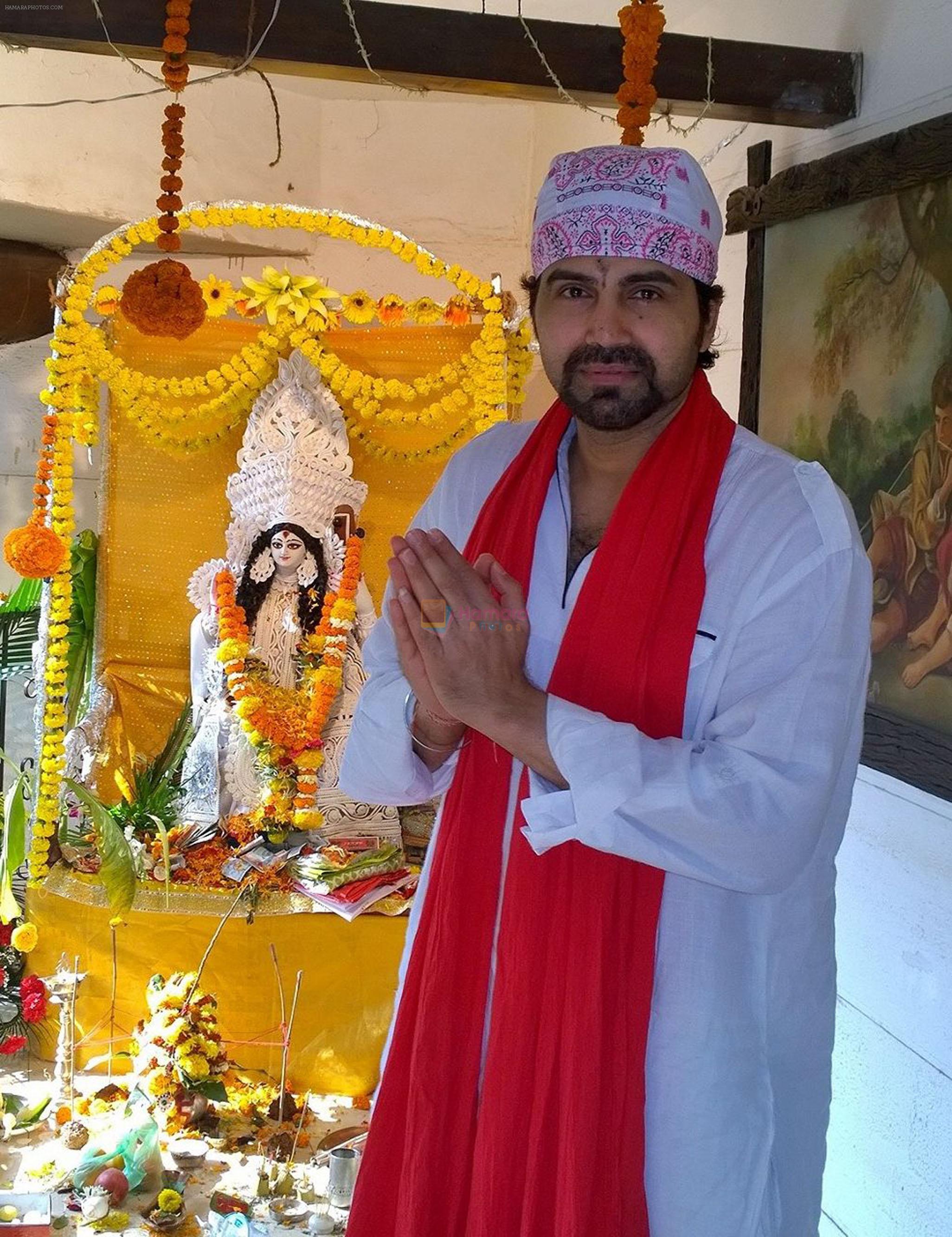 Sujoy Mukherjee at Bappi Lahiri's Saraswati Puja
