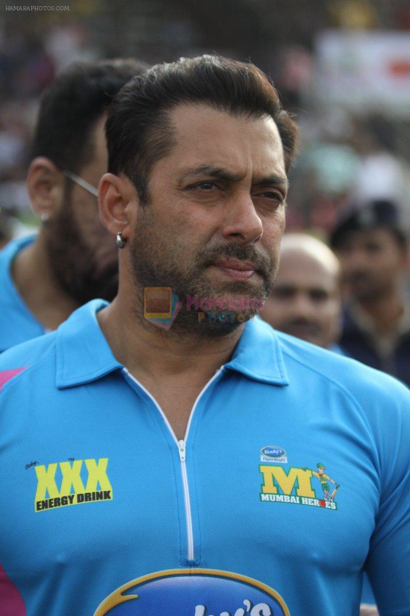 Salman Khan at Mumbai Heroes CCL match on 26th Jan 2015