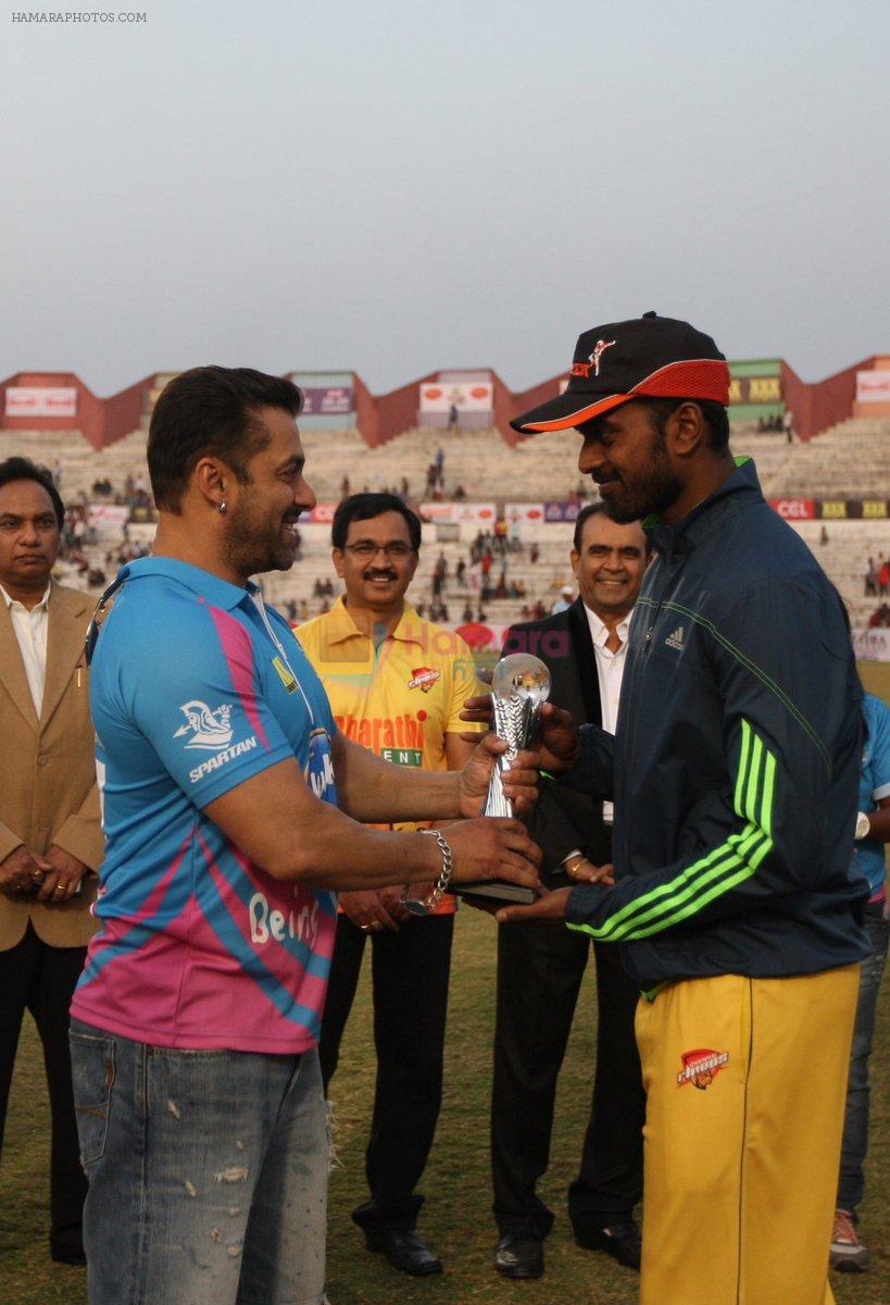 Salman Khan at Mumbai Heroes CCL match on 26th Jan 2015