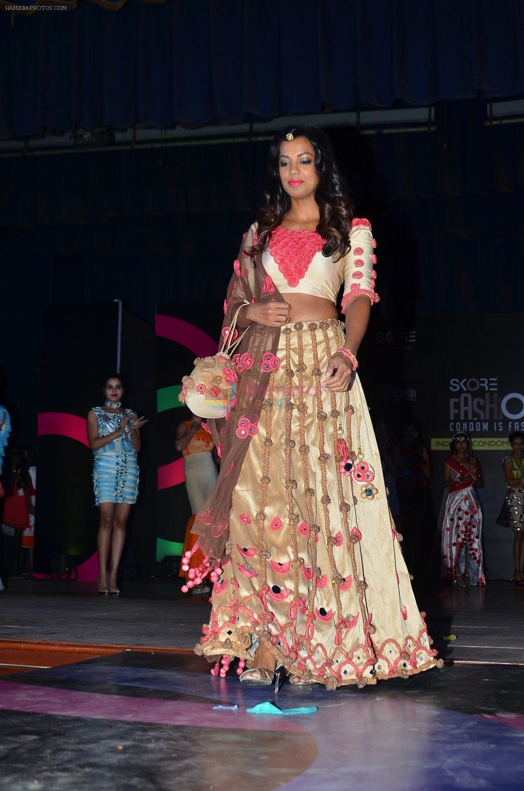 Mugdha Godse at Skoar condoms fashion show in Mumbai on 29th Jan 2015