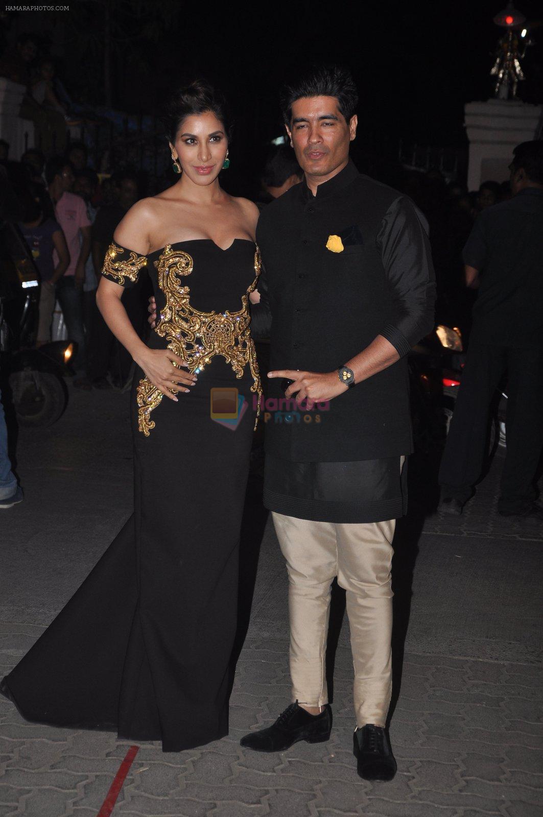 Sophie Chaudhary, Manish Malhotra at Filmfare Awards 2015 Arrival on 31st Jan 2015