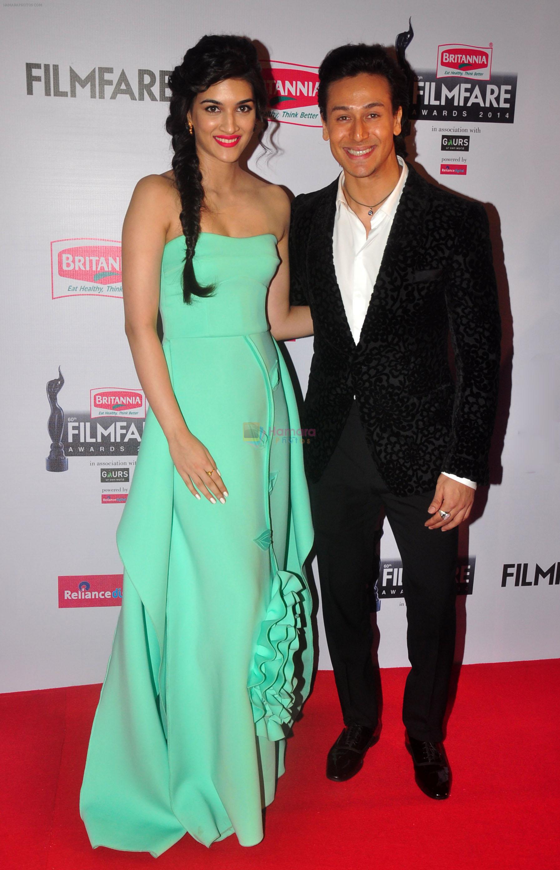 Kriti Sanon & Tiger Shroff graces the red carpet at the 60th Britannia Filmfare Awards