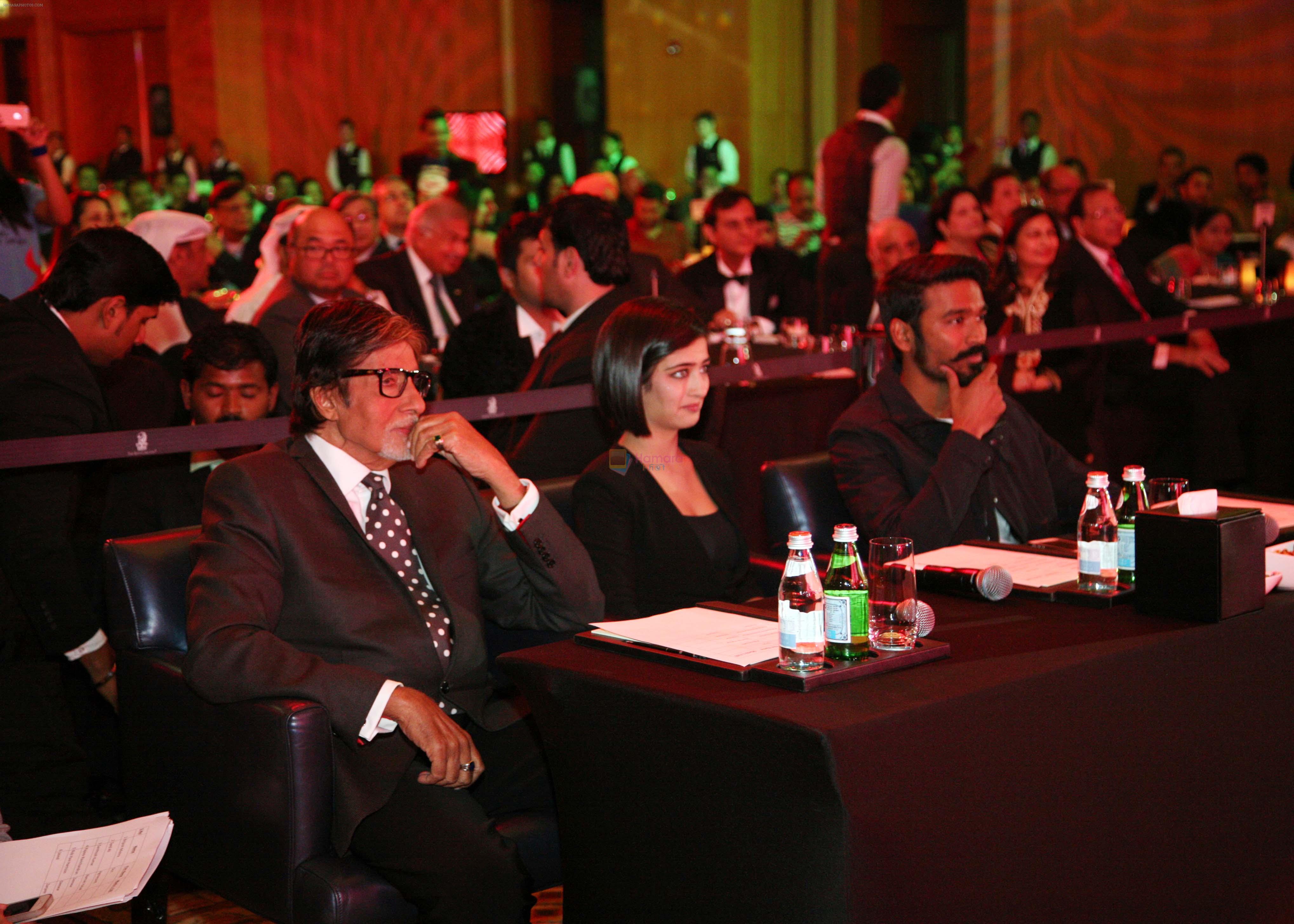 Amitabh Bachchan, Dhanush, Akshara at the Premiere Production house, headed by Mr. Javed Shafi hosted a perfect evening to Shamitabh in the UAE on 29th Jan 2015