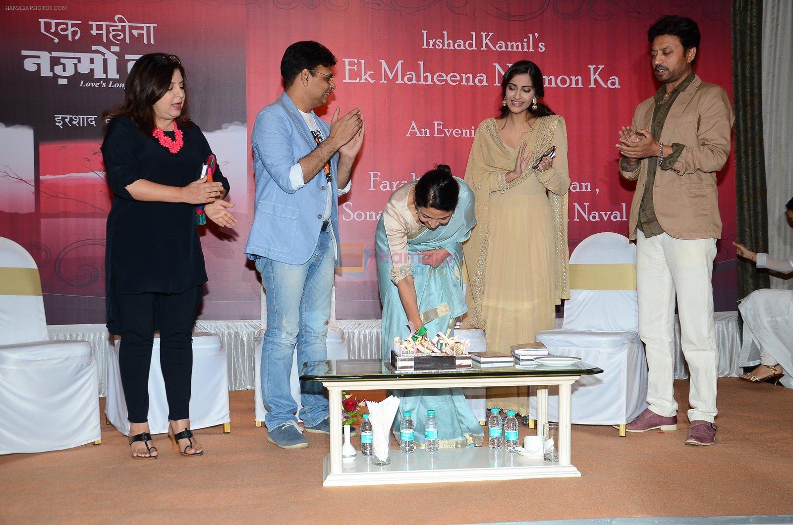 Sonam Kapoor, Irrfan Khan, Farah Khan,  Deepti Naval at the launch of Irshad Kamil's first book of poems, Ek Maheena Nazmon Ka in Mumbai on 3rd Feb 2015